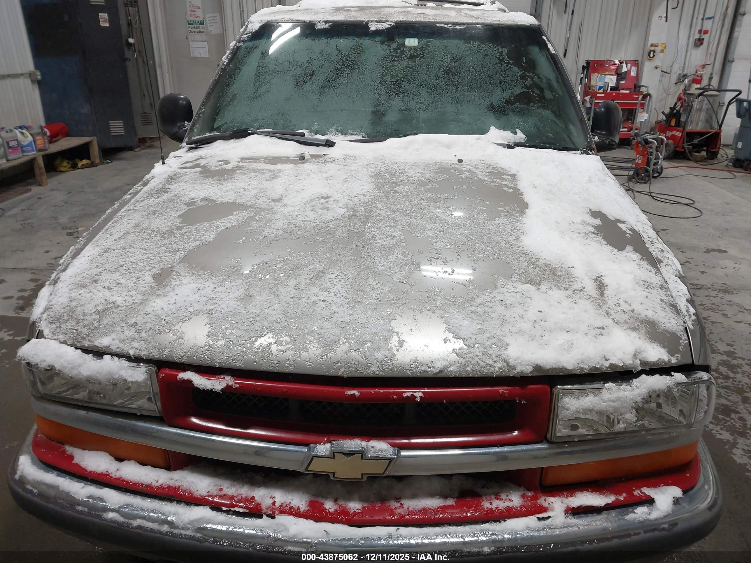 CHEVROLET BLAZER image 10