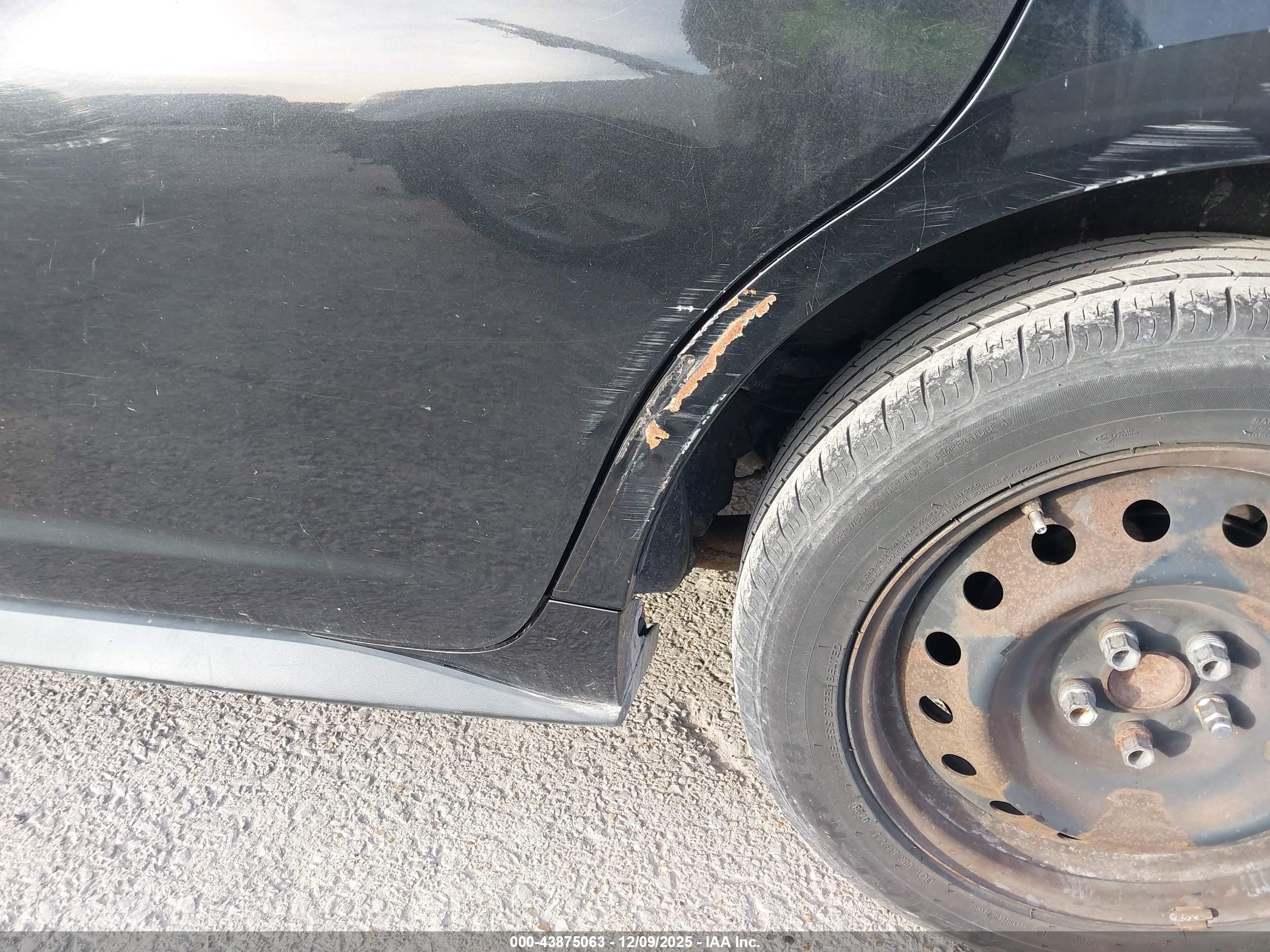 PONTIAC VIBE image 6