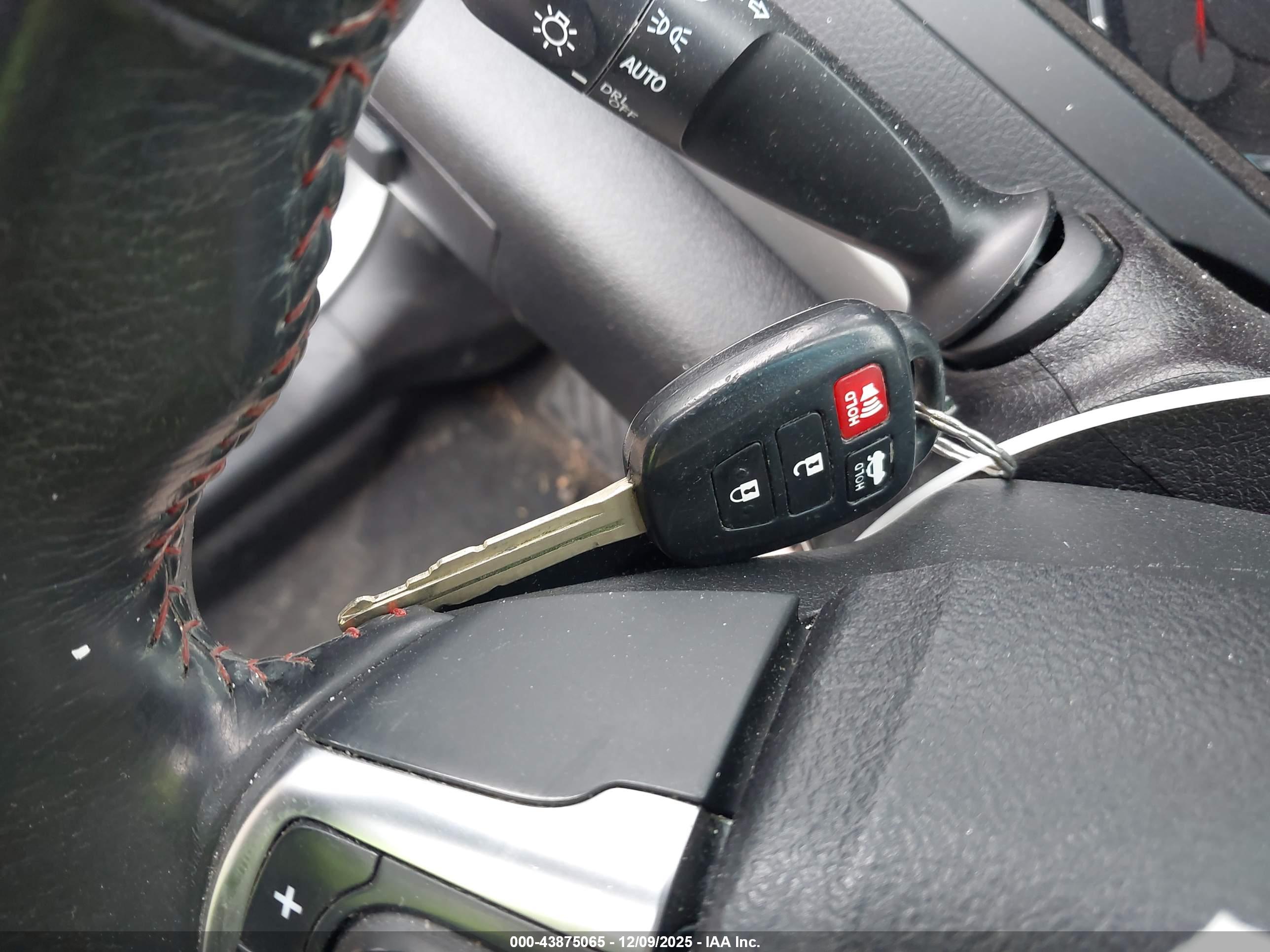 TOYOTA CAMRY image 11