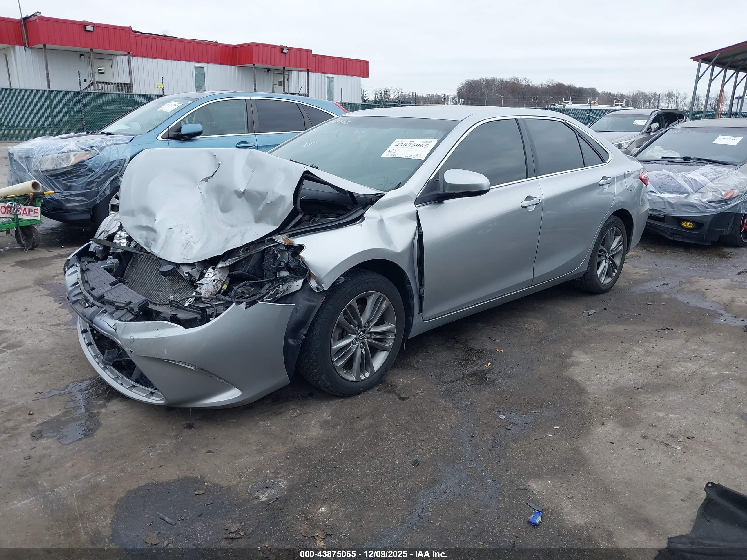 TOYOTA CAMRY image 2