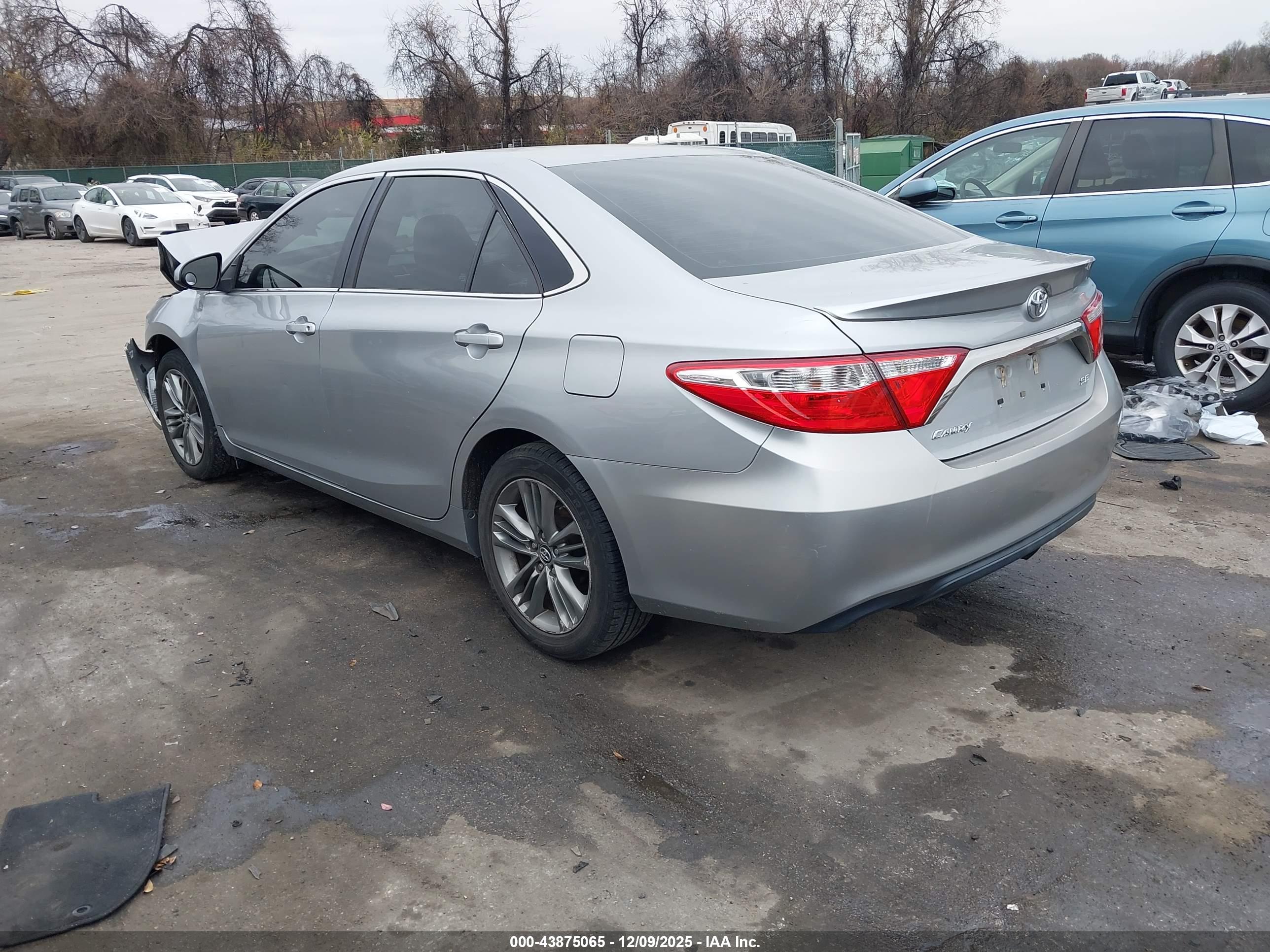 TOYOTA CAMRY image 3