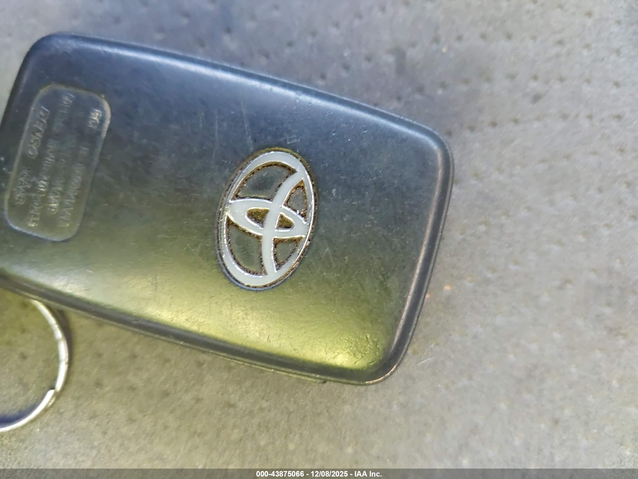 TOYOTA PRIUS image 11
