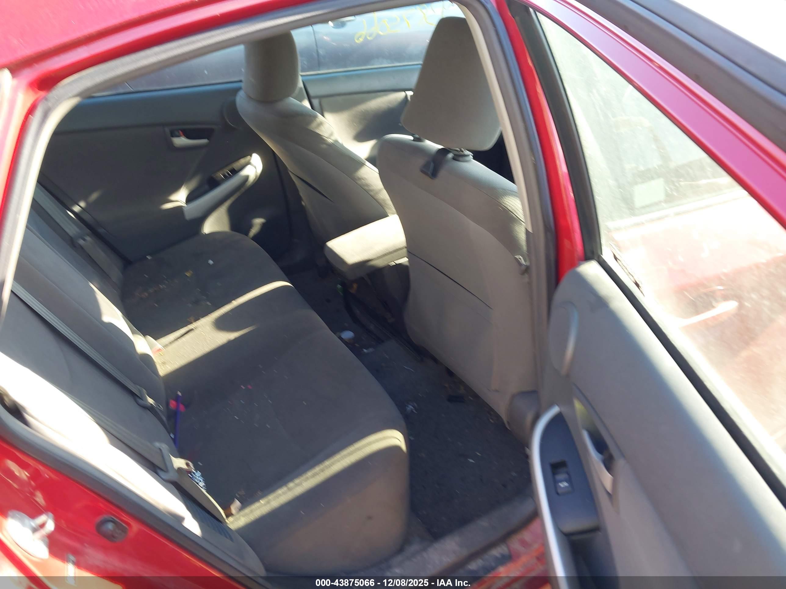 TOYOTA PRIUS image 8