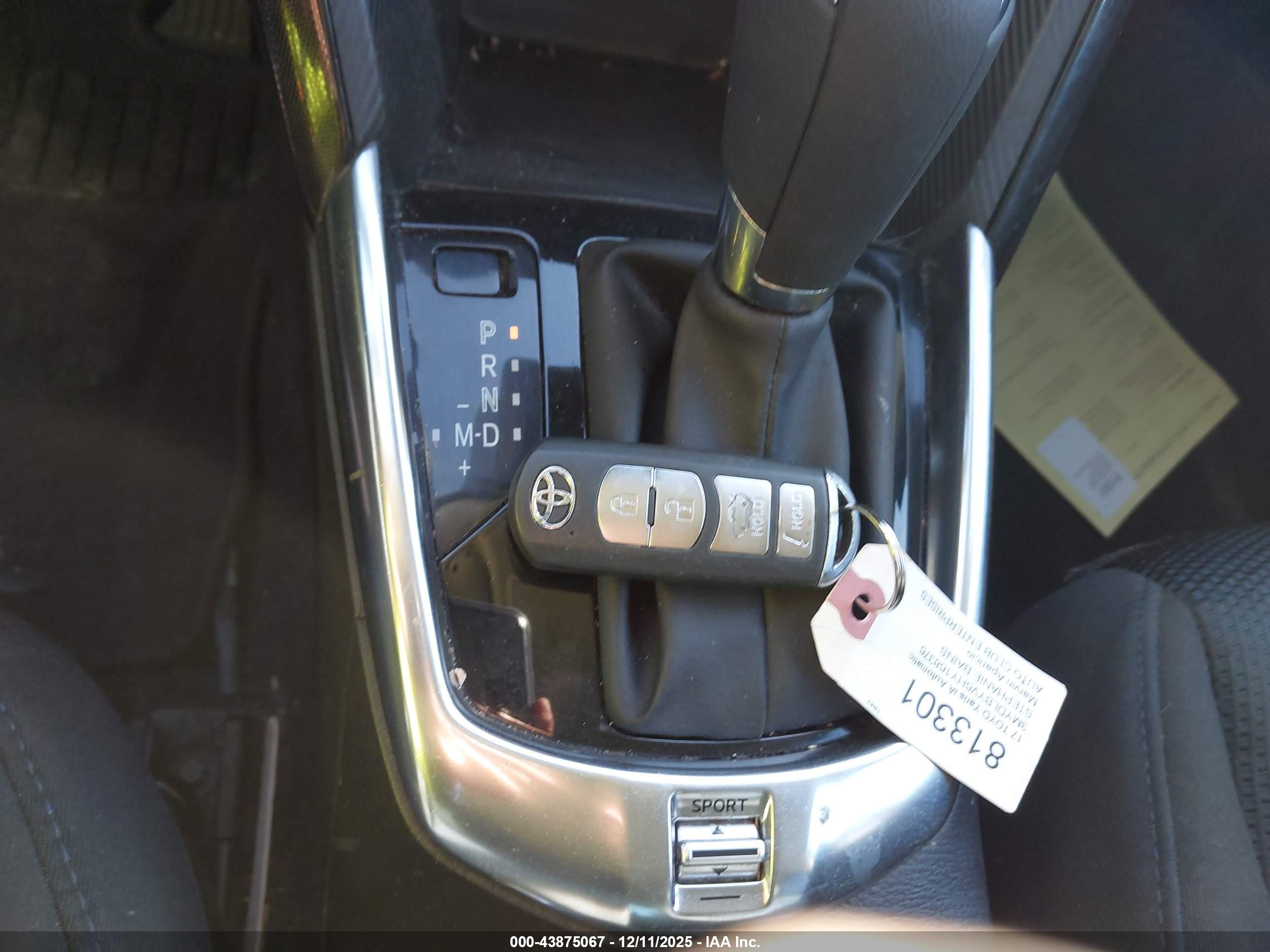 TOYOTA YARIS image 11
