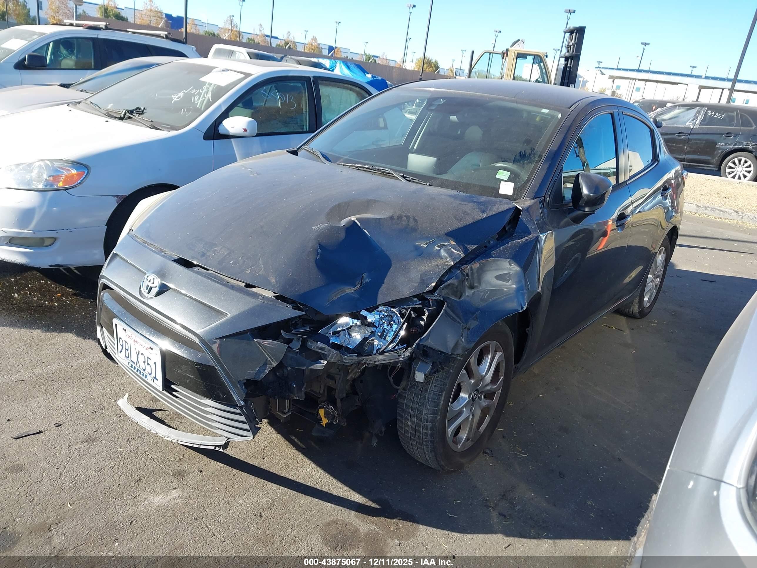 TOYOTA YARIS image 2
