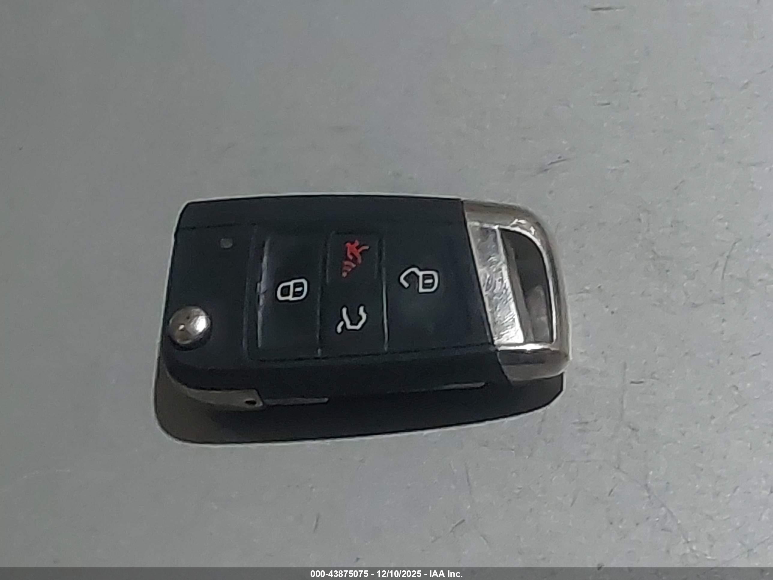 VOLKSWAGEN GOLF image 11