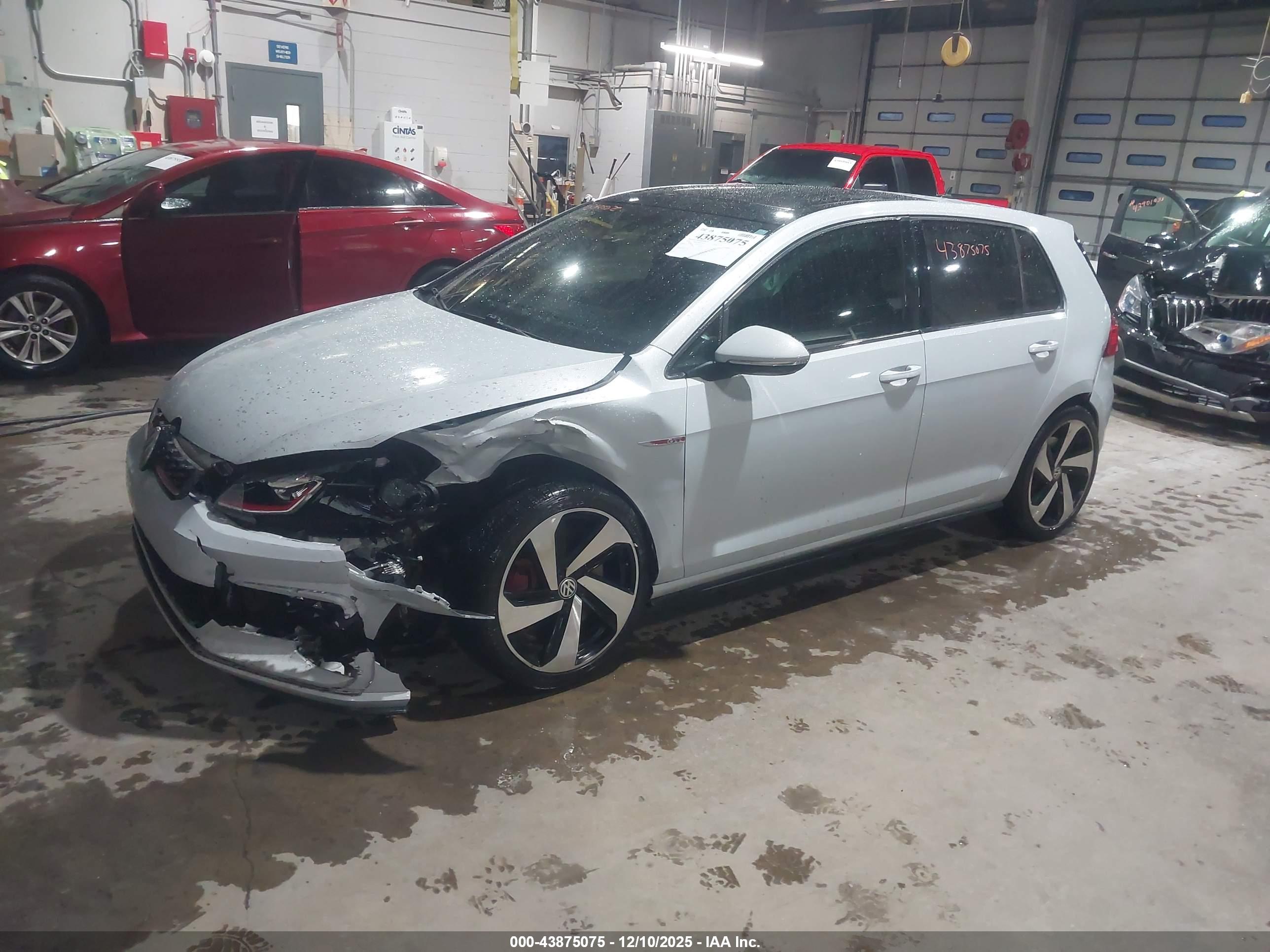 VOLKSWAGEN GOLF image 2