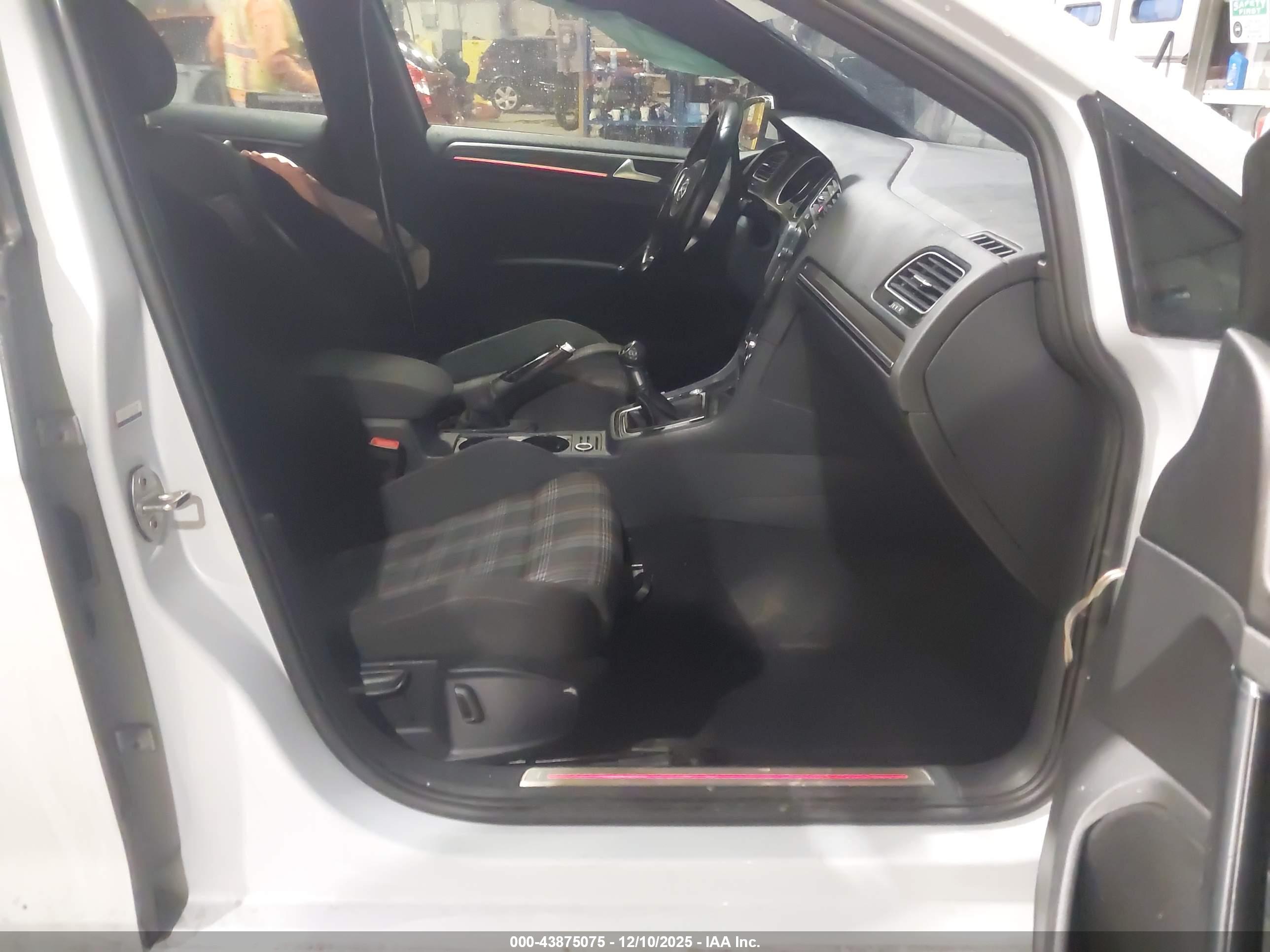 VOLKSWAGEN GOLF image 5