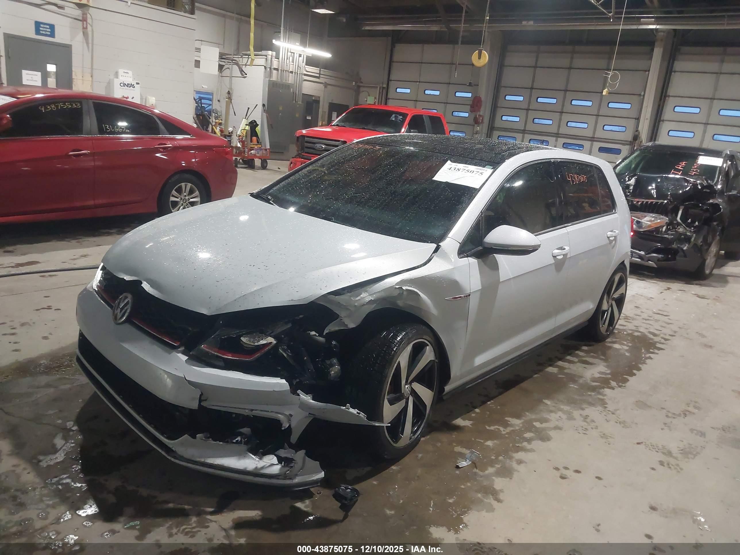 VOLKSWAGEN GOLF image 6