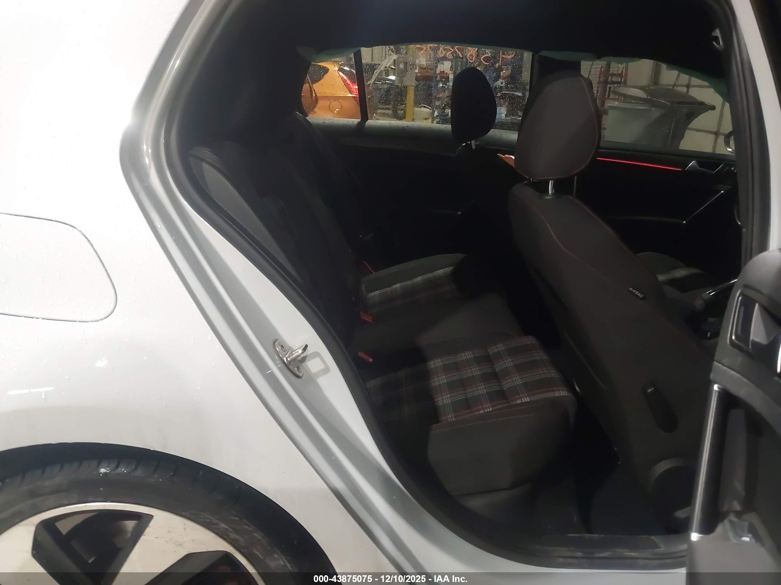 VOLKSWAGEN GOLF image 8