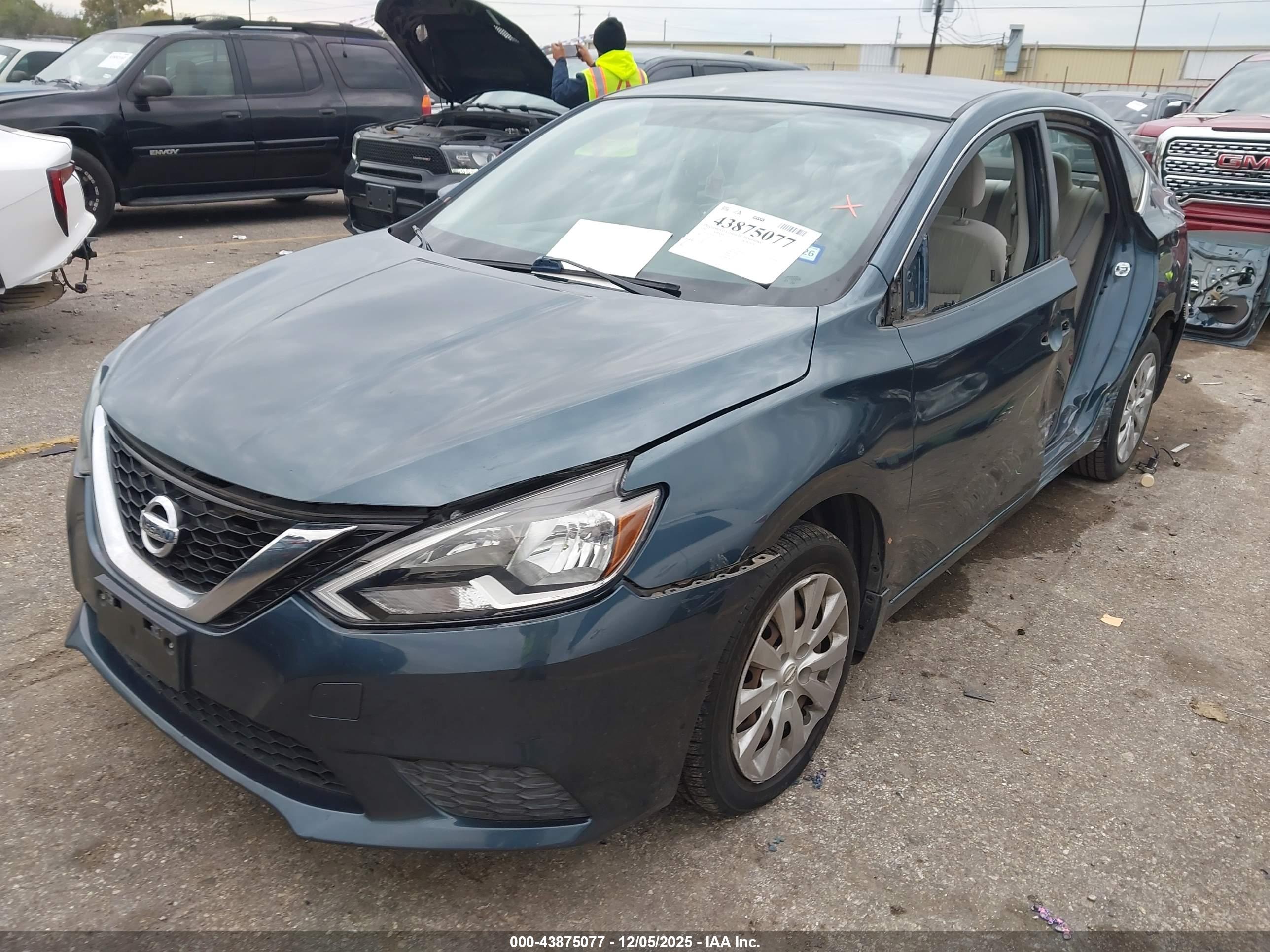 NISSAN SENTRA image 2
