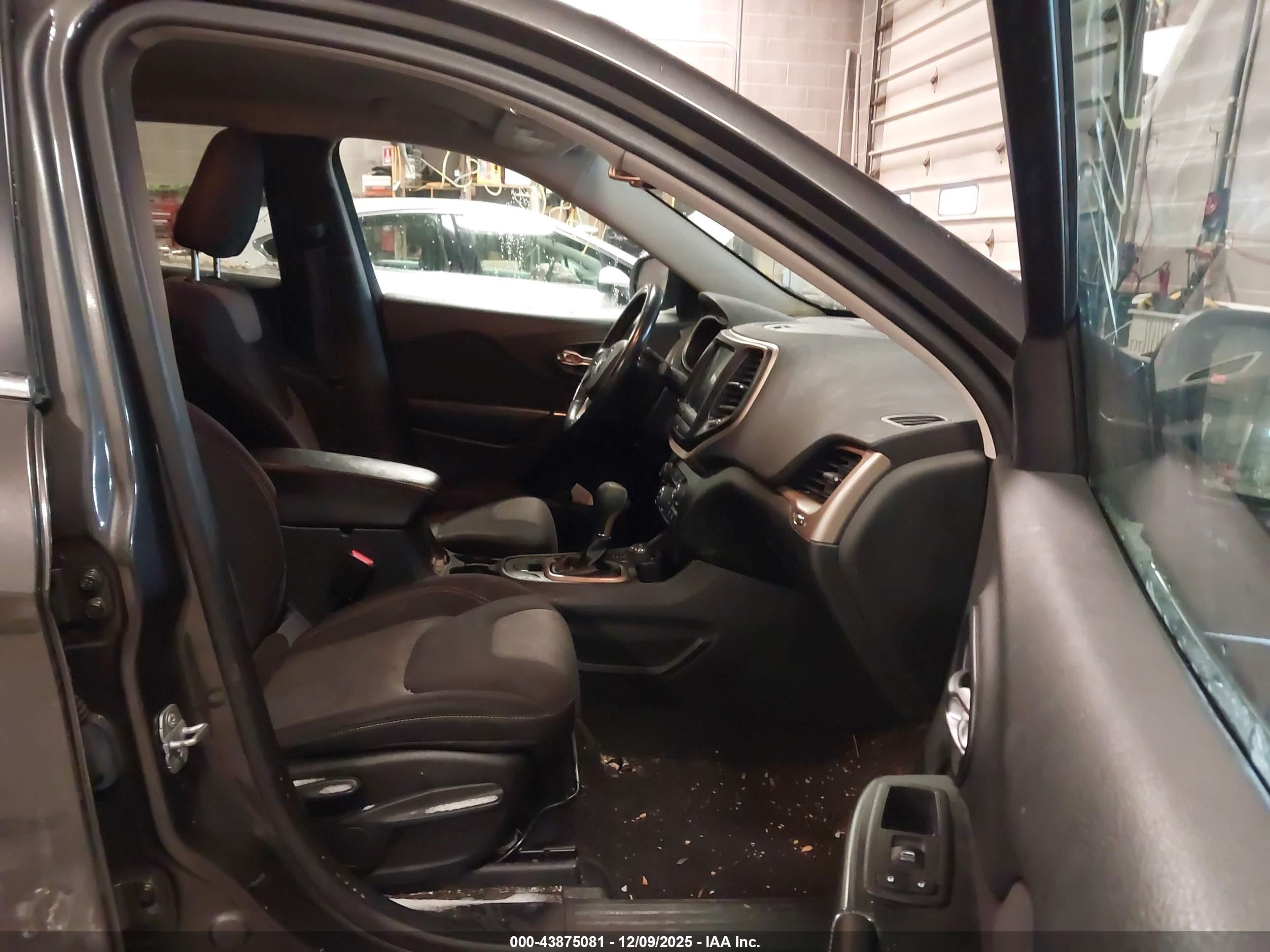 JEEP CHEROKEE image 5