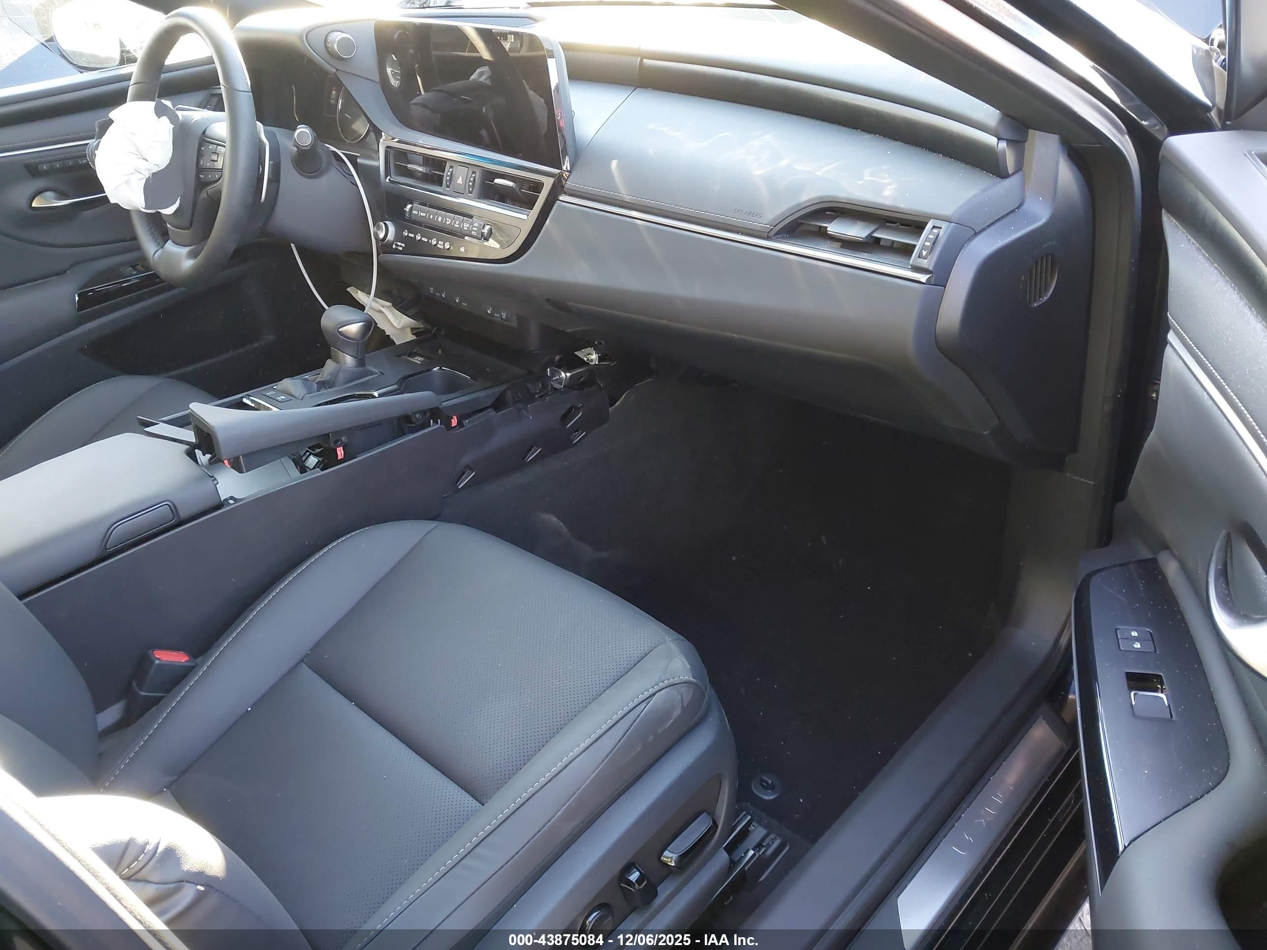 LEXUS ES image 5