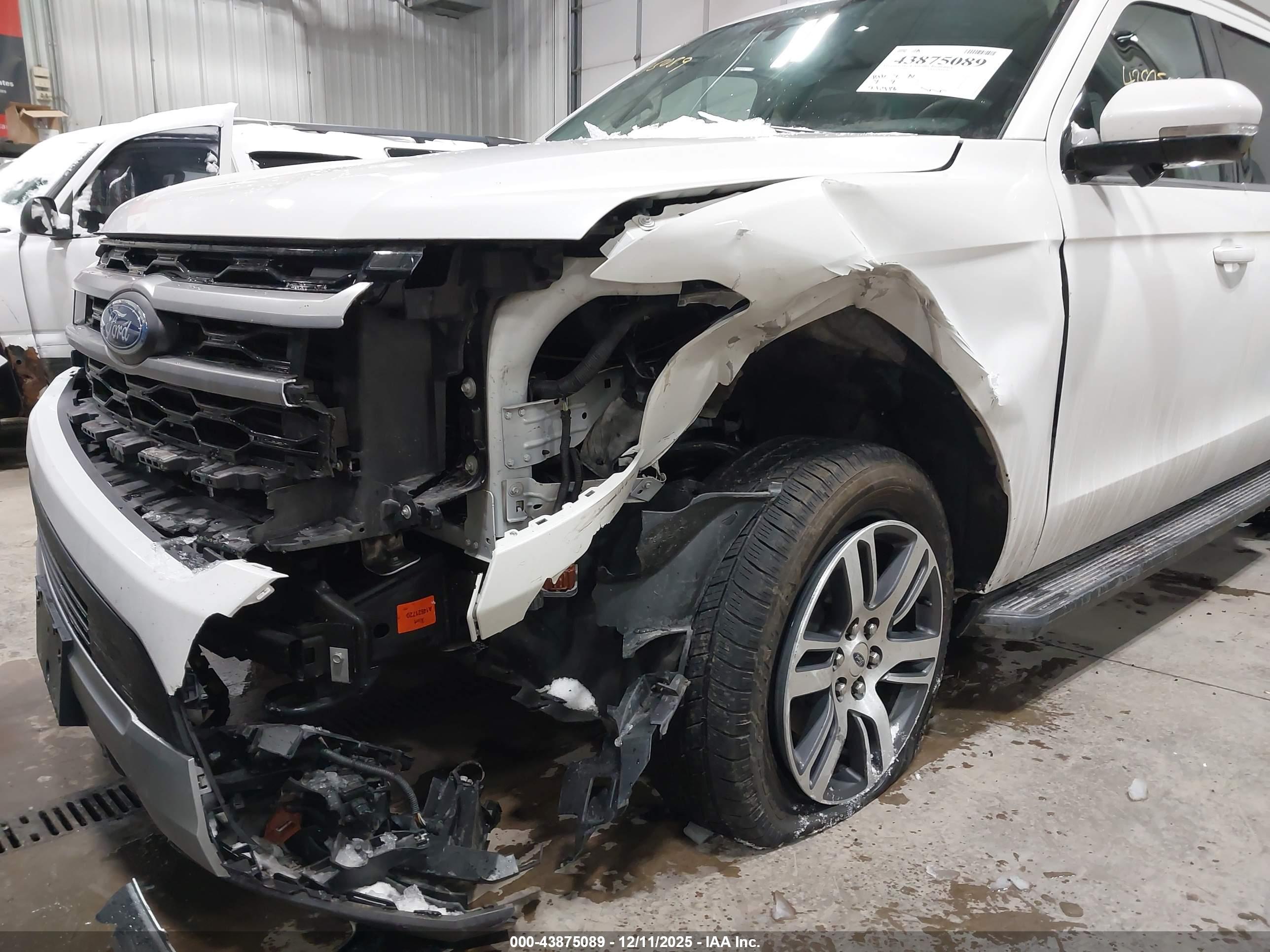 FORD EXPEDITION image 6