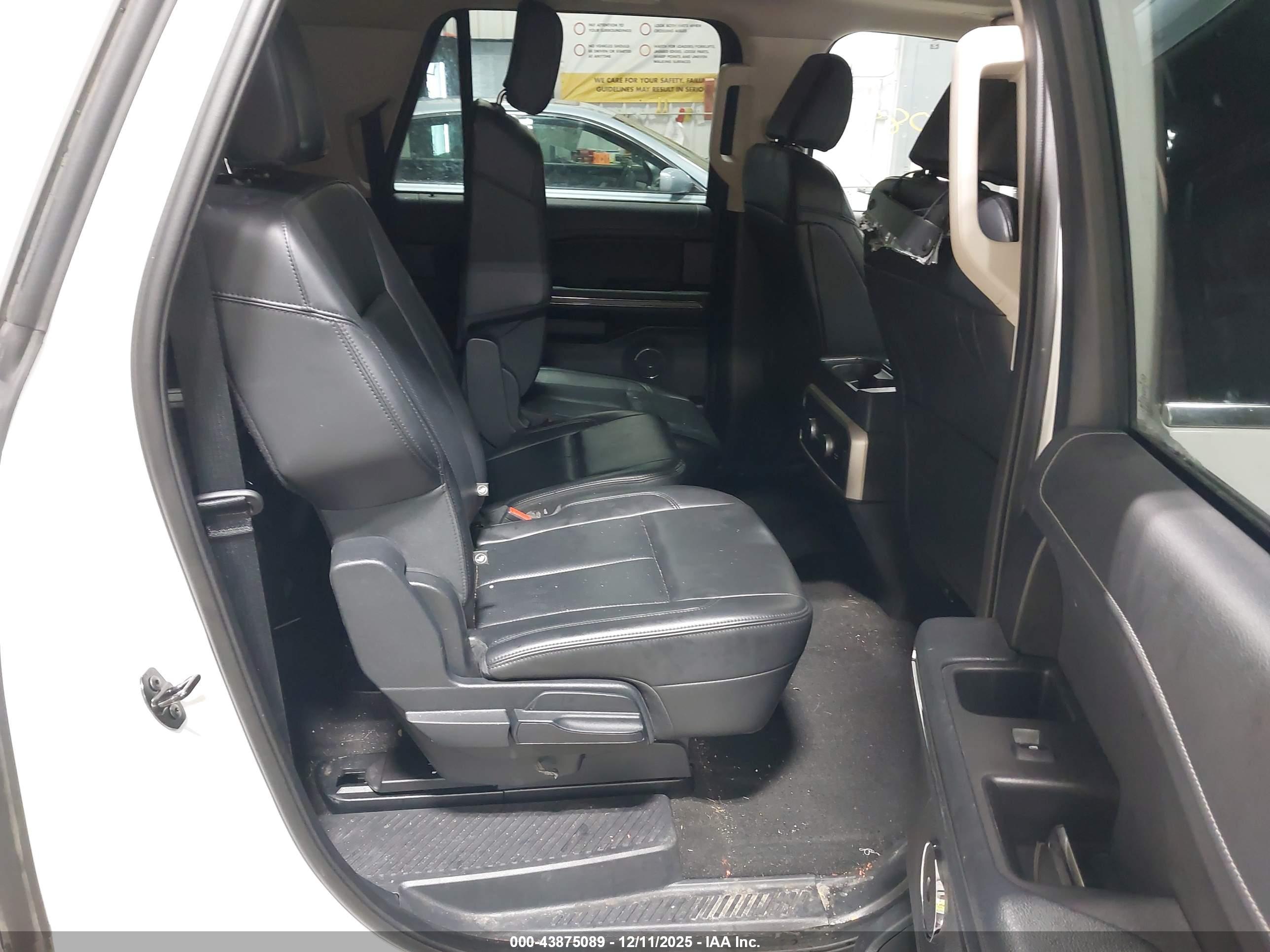 FORD EXPEDITION image 8