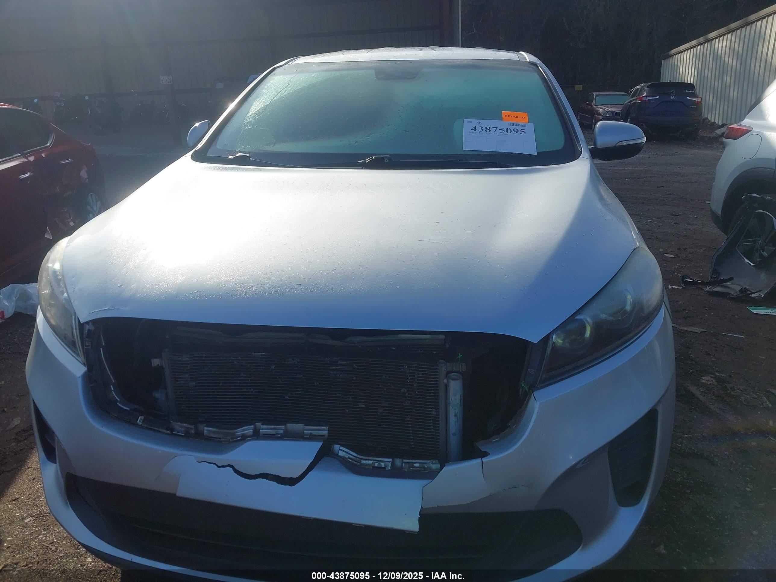 KIA SORENTO image 6