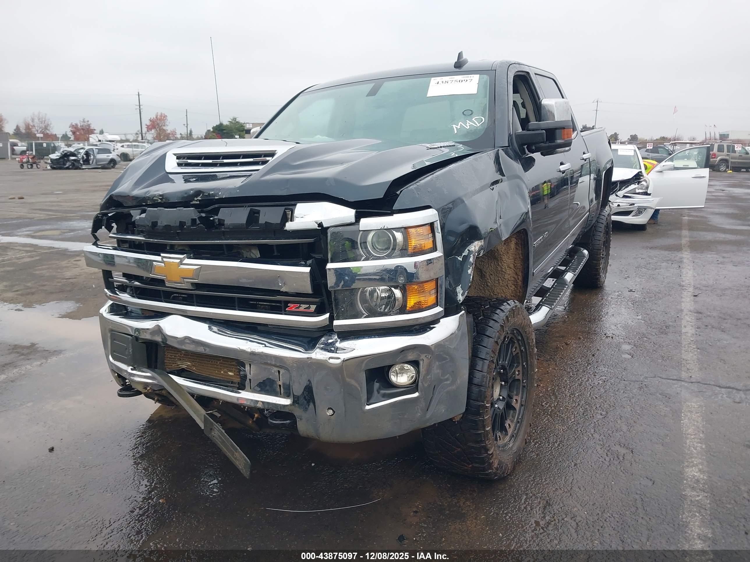 CHEVROLET SILVERADO image 2