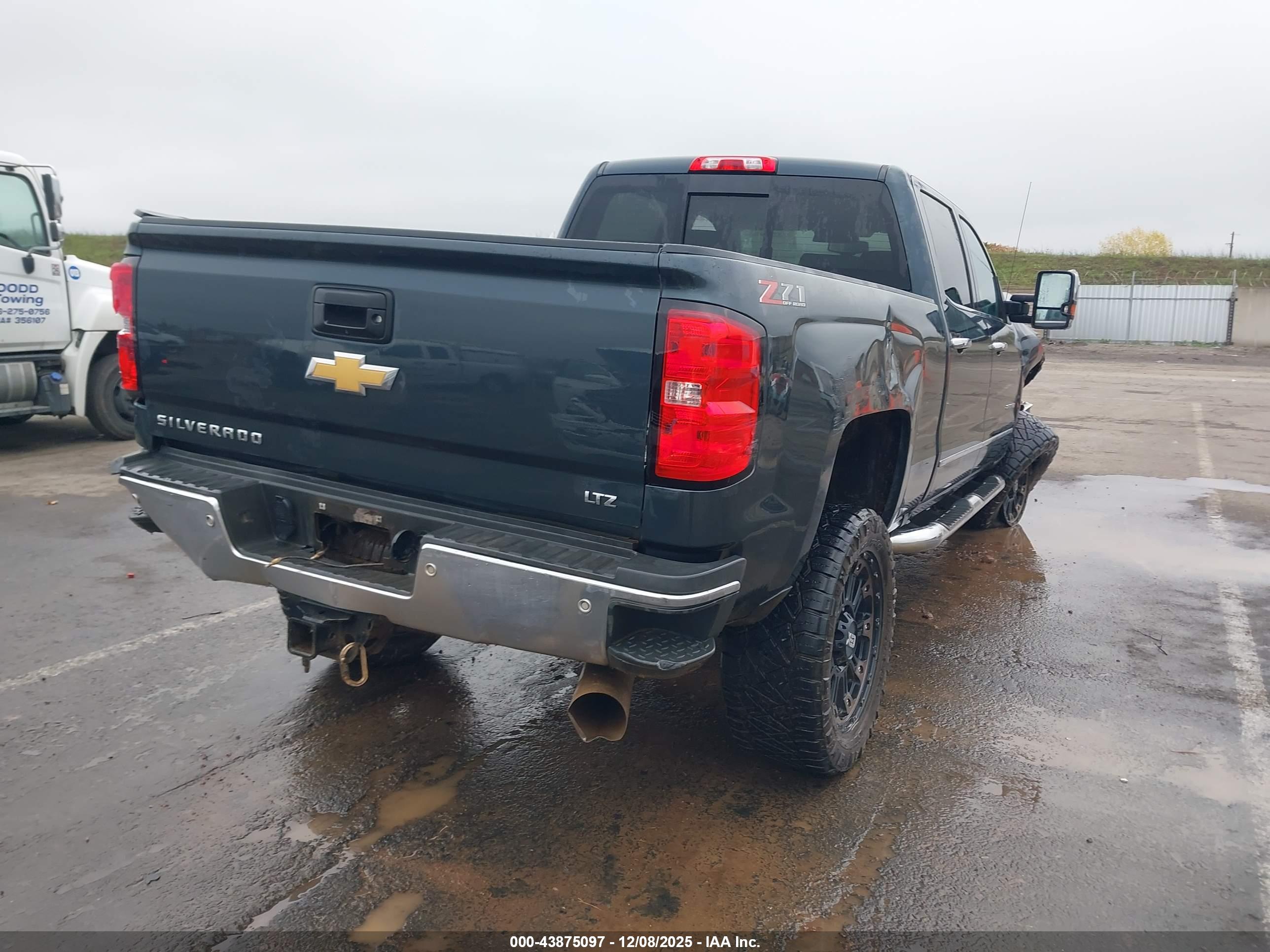 CHEVROLET SILVERADO image 4