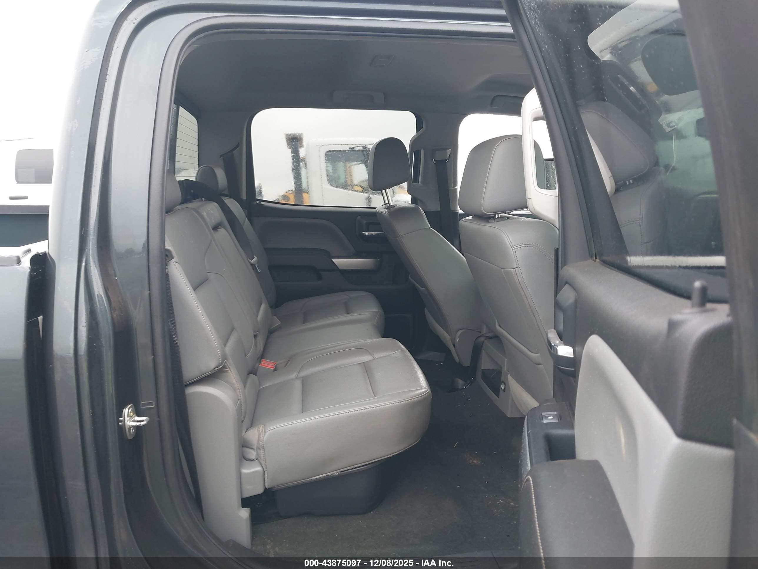 CHEVROLET SILVERADO image 8