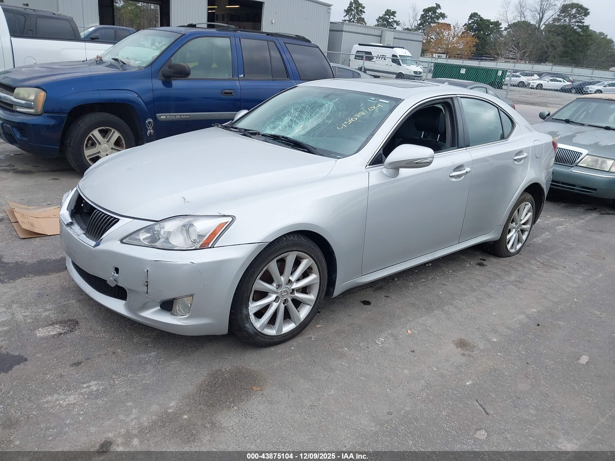 LEXUS IS image 2