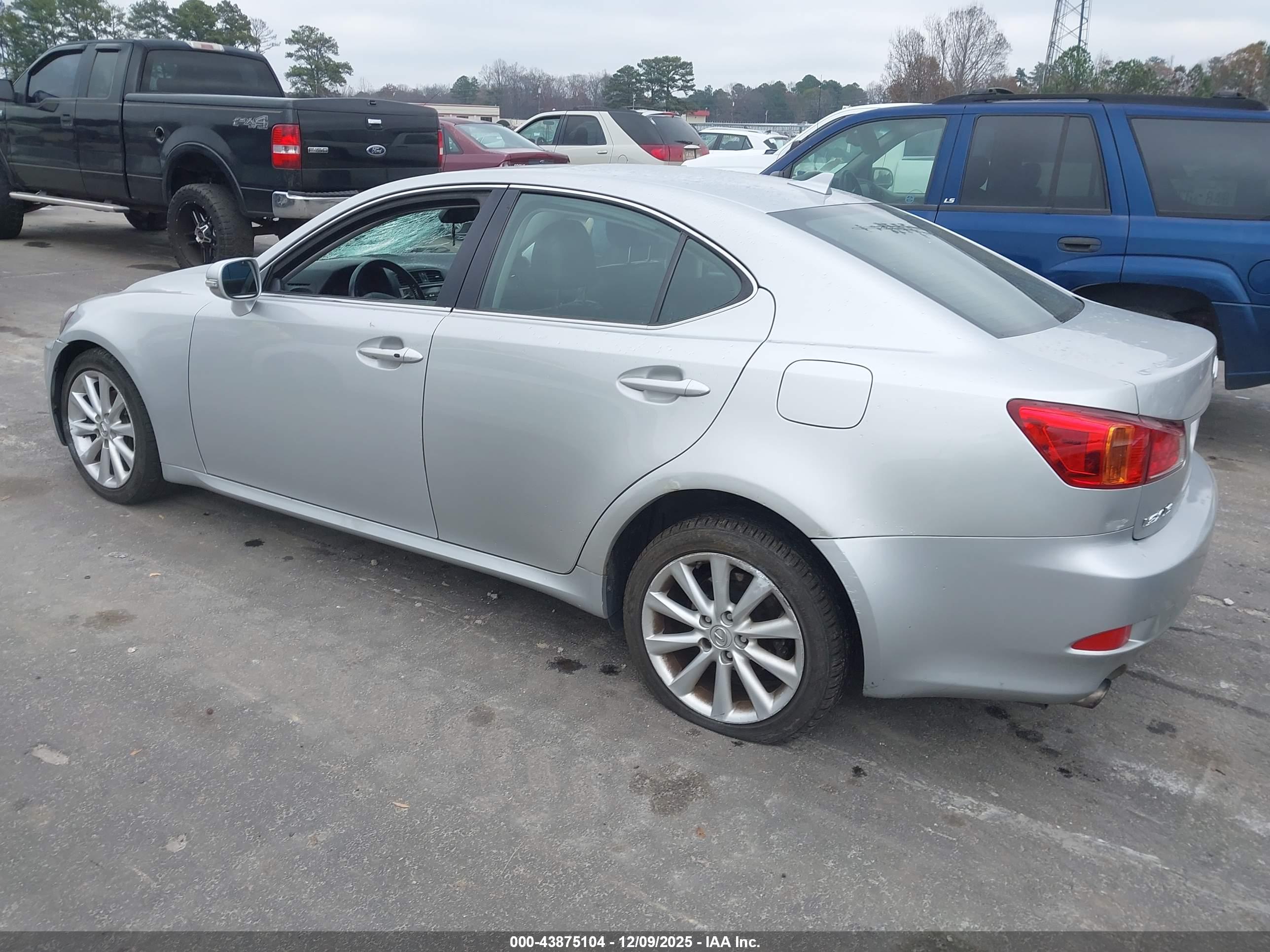 LEXUS IS image 3