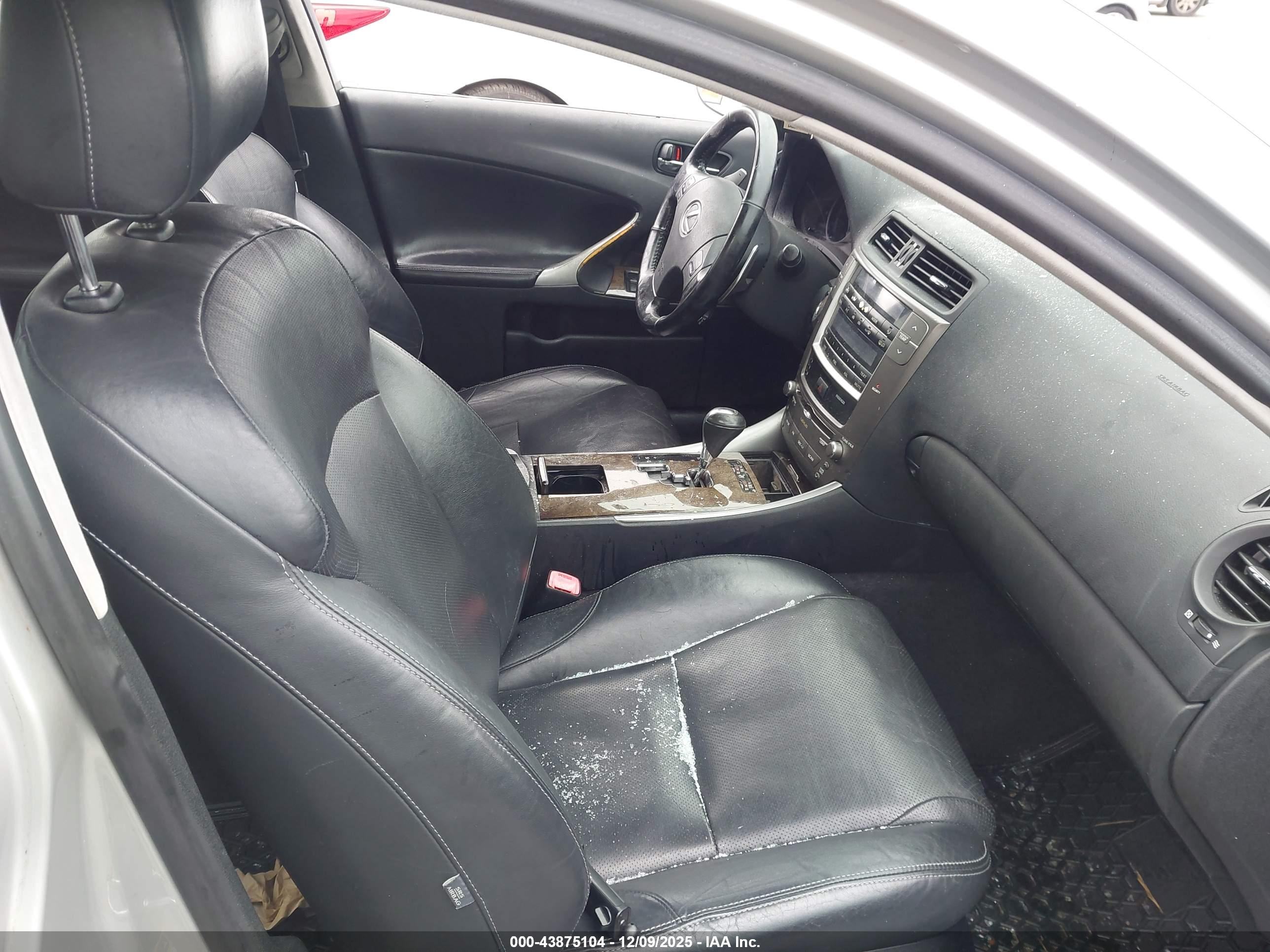 LEXUS IS image 5
