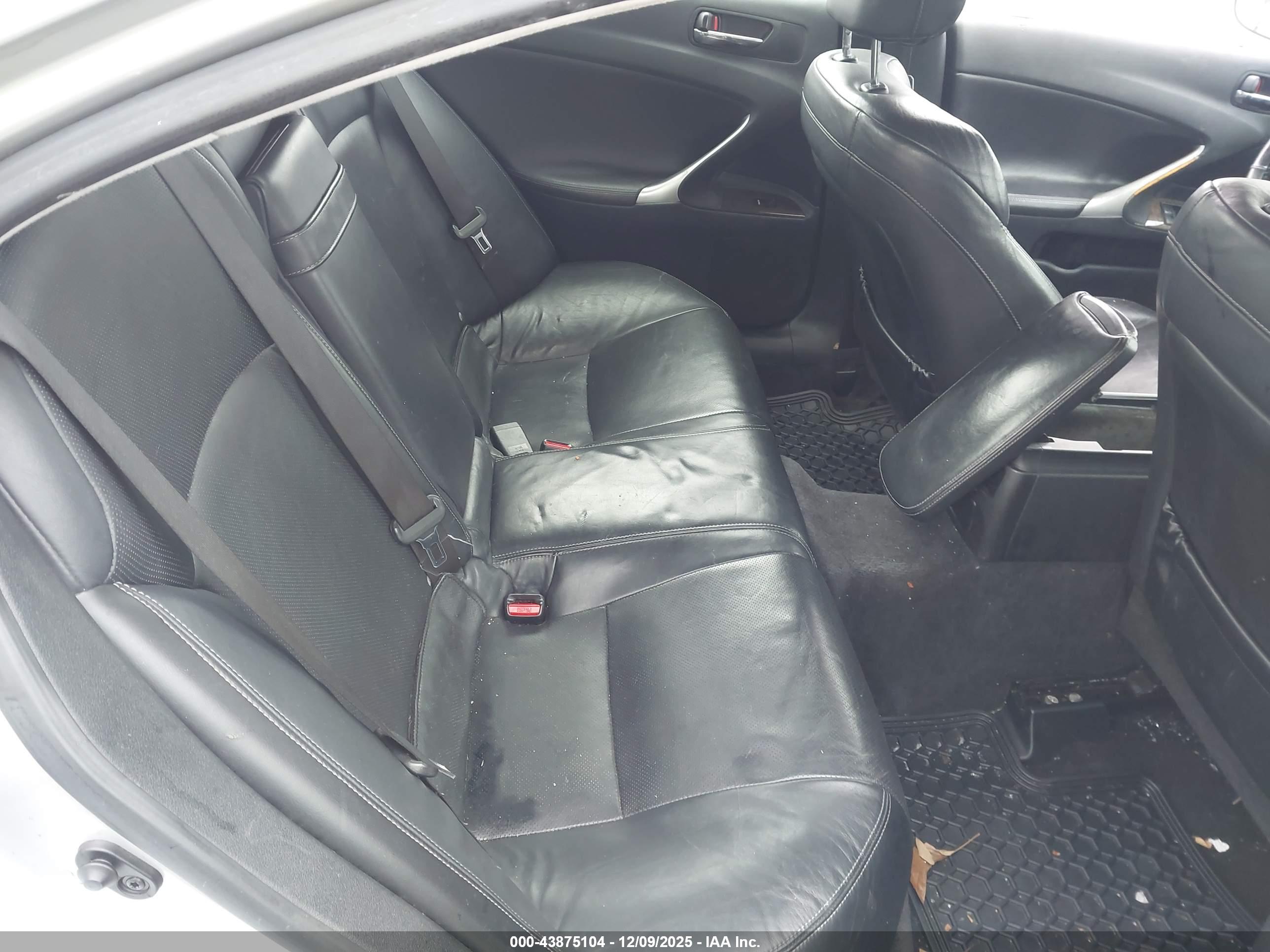 LEXUS IS image 8