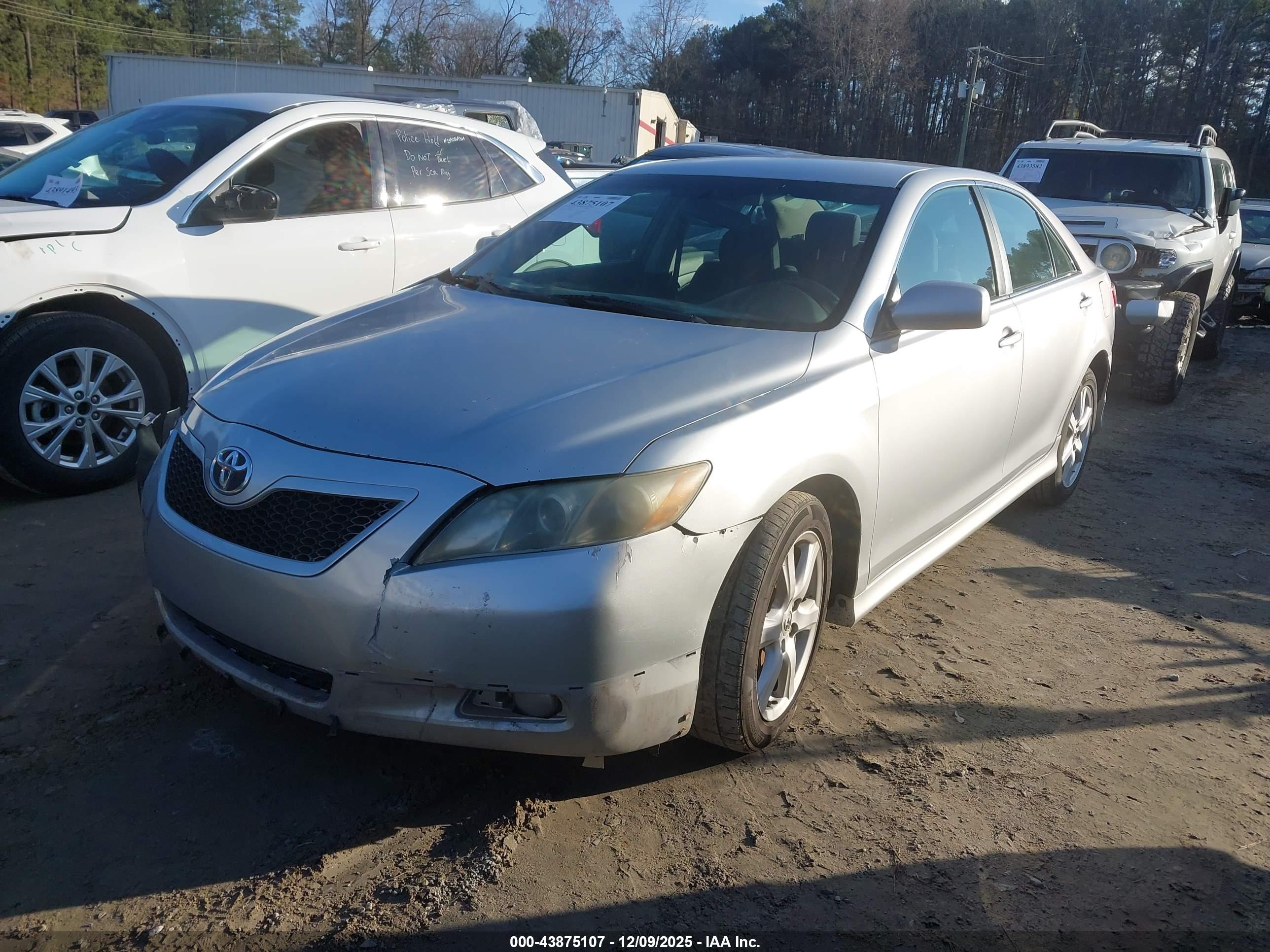 TOYOTA CAMRY image 2