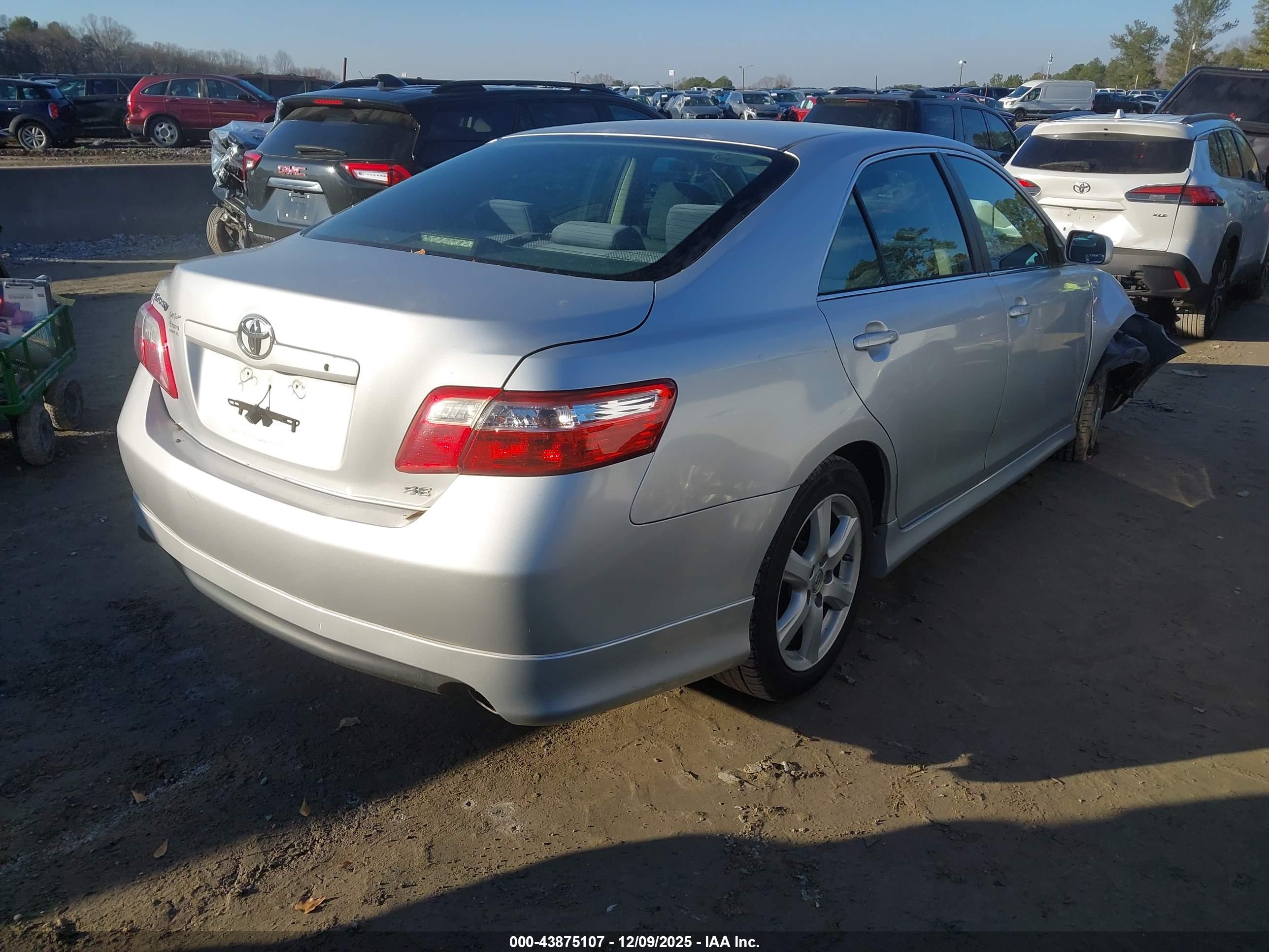 TOYOTA CAMRY image 4