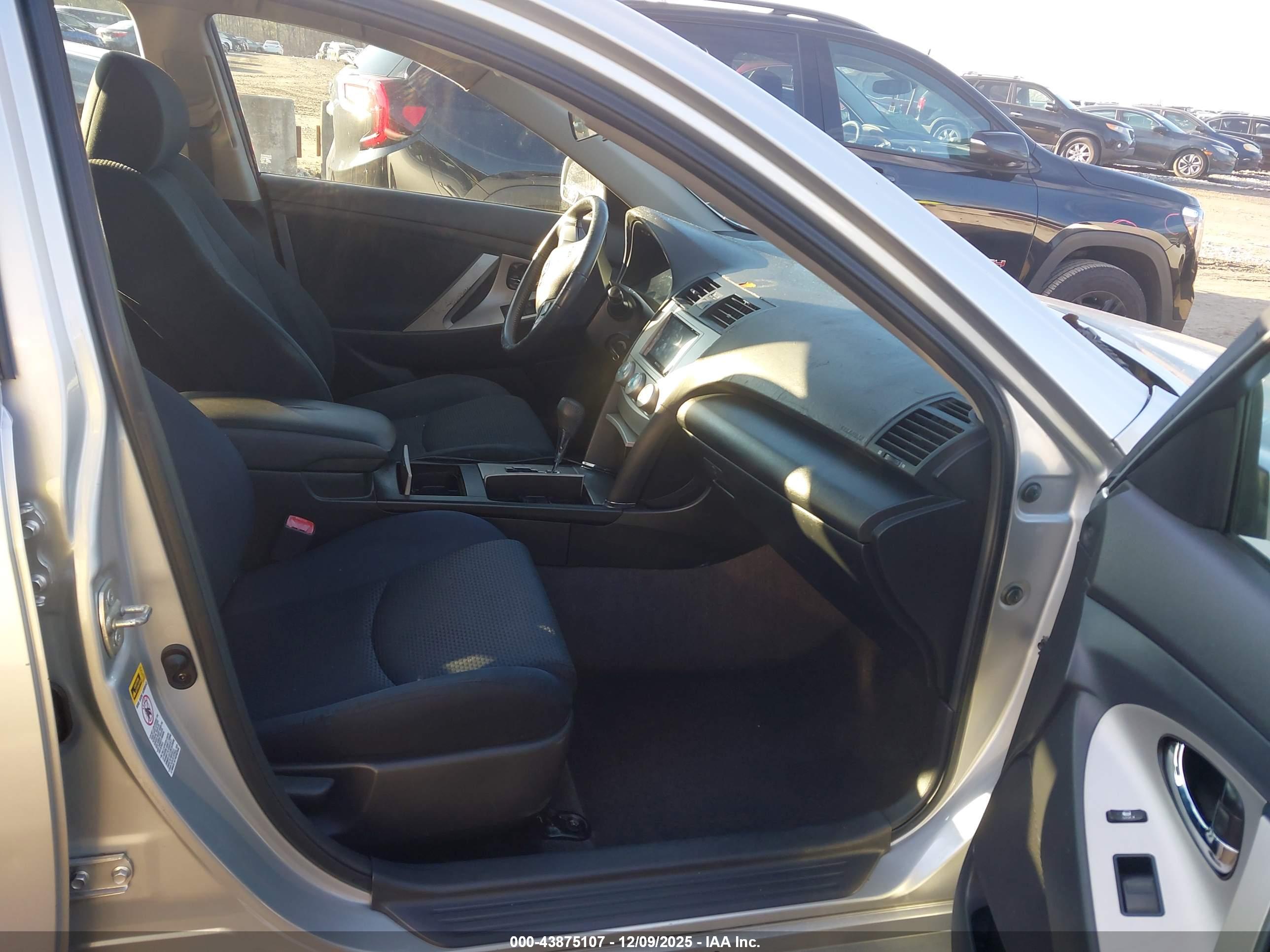 TOYOTA CAMRY image 5