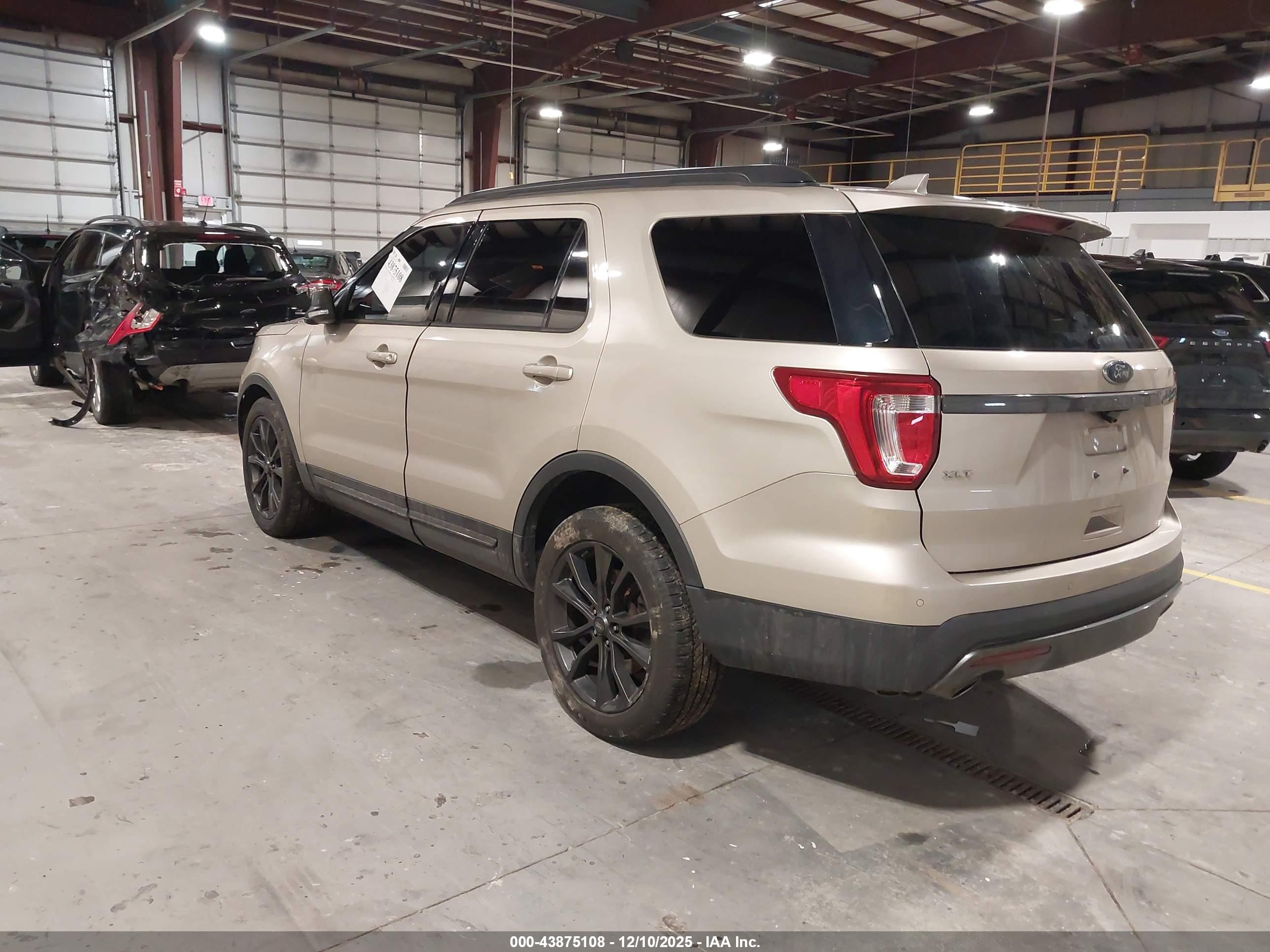 FORD EXPLORER image 3