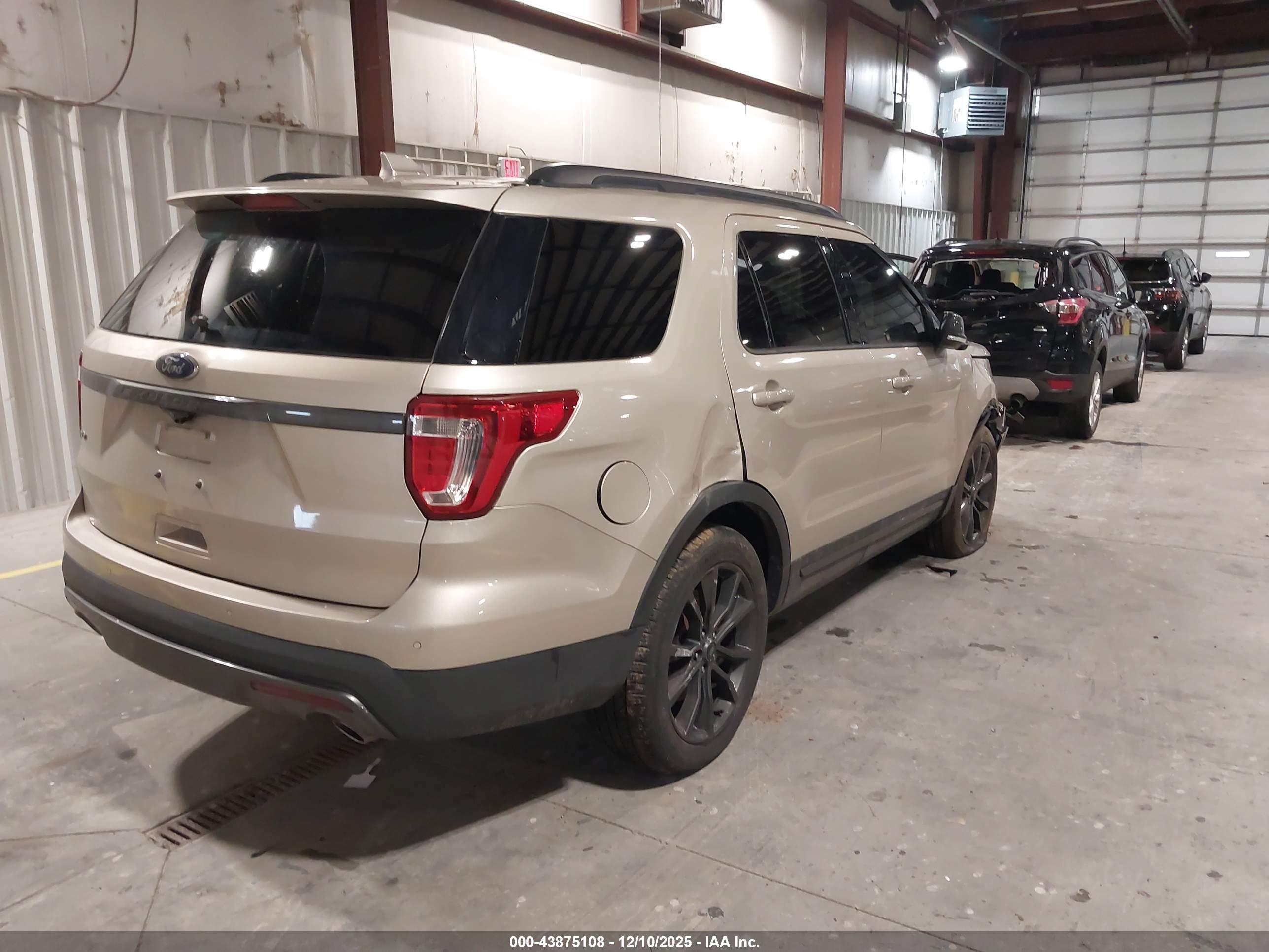 FORD EXPLORER image 4