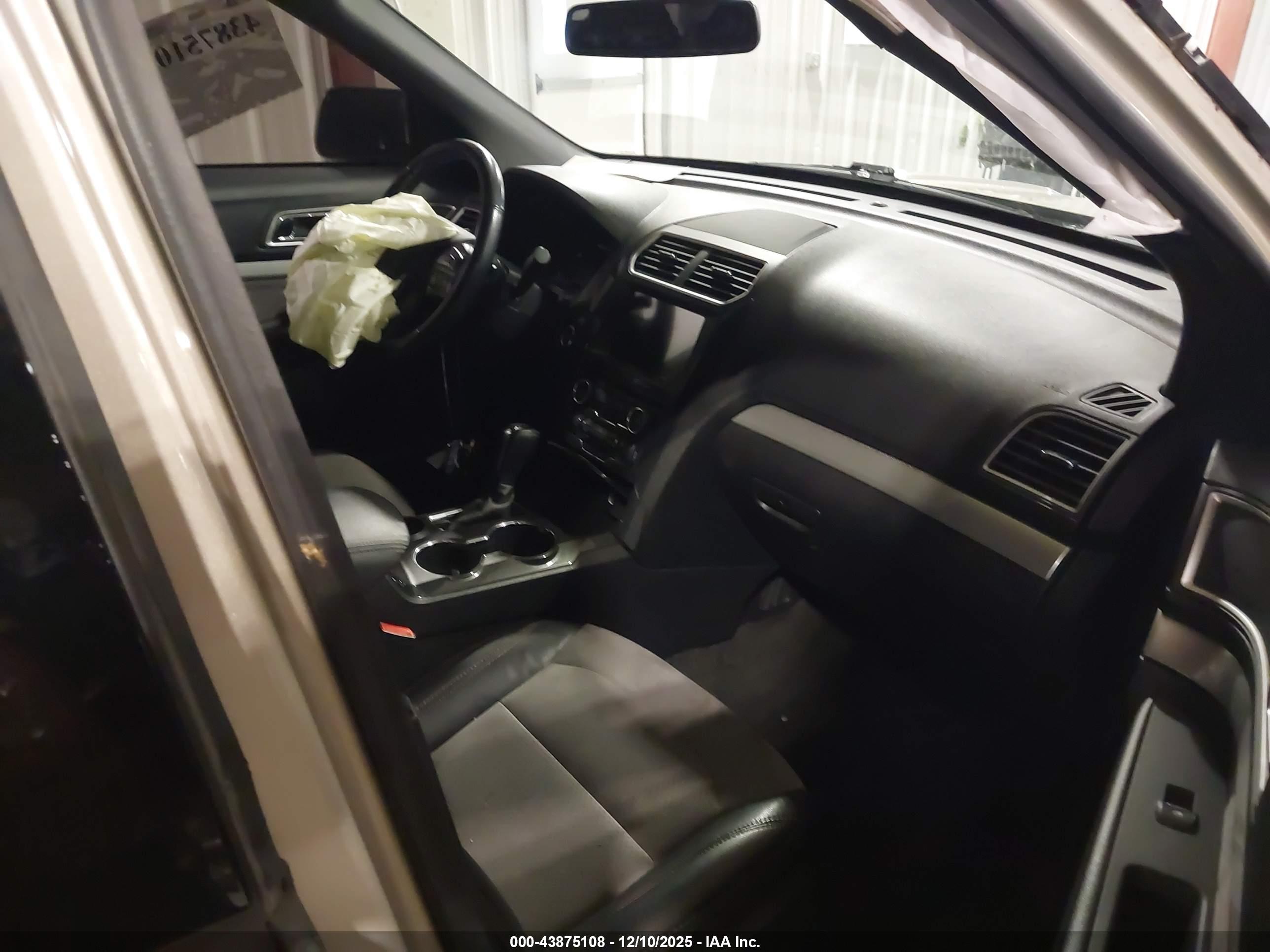 FORD EXPLORER image 5