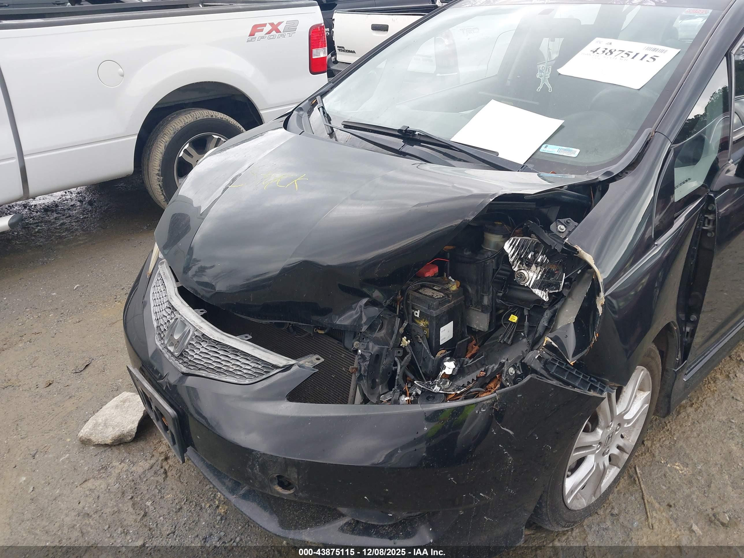 HONDA FIT image 6