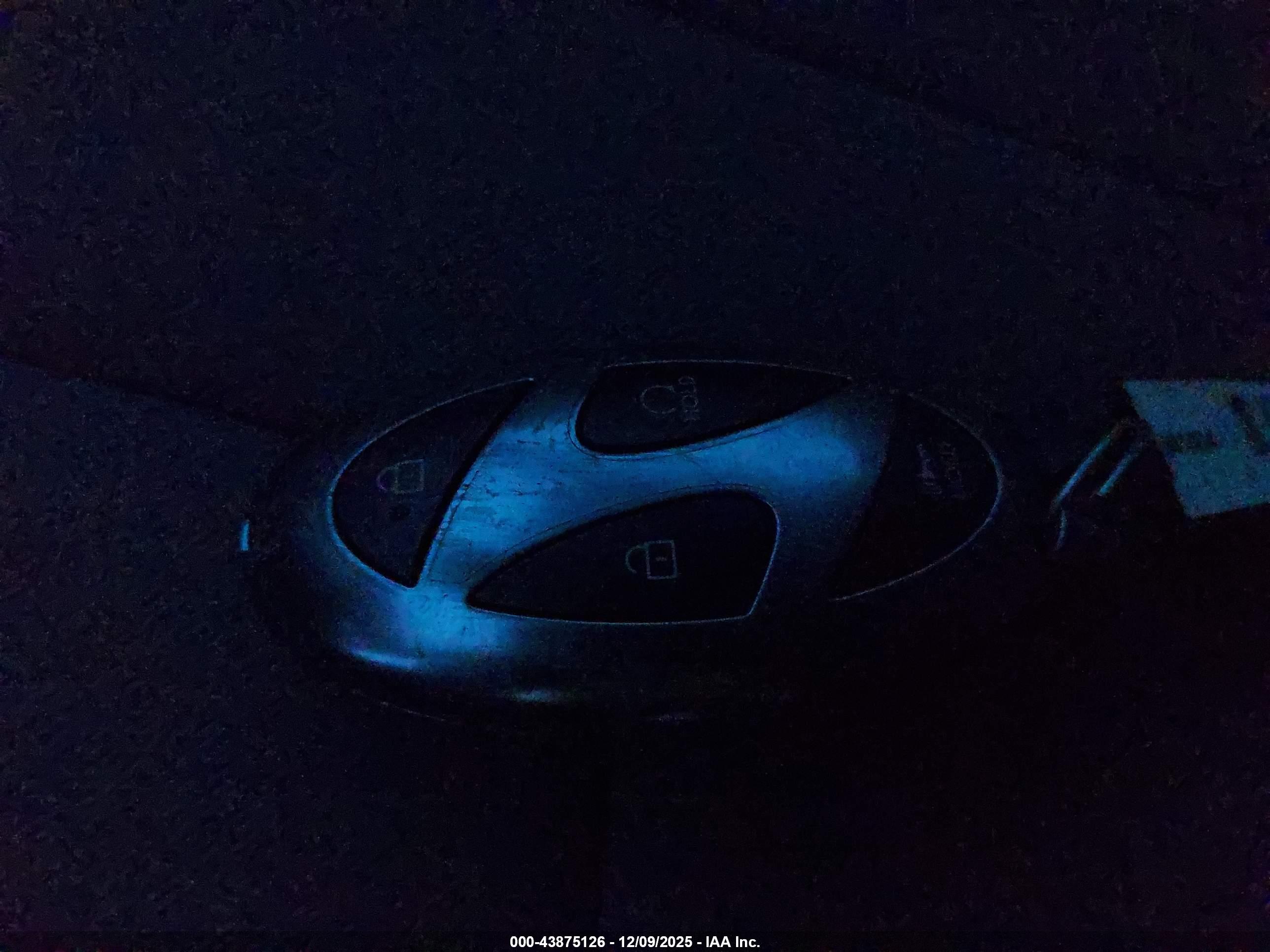 HYUNDAI ELANTRA image 11