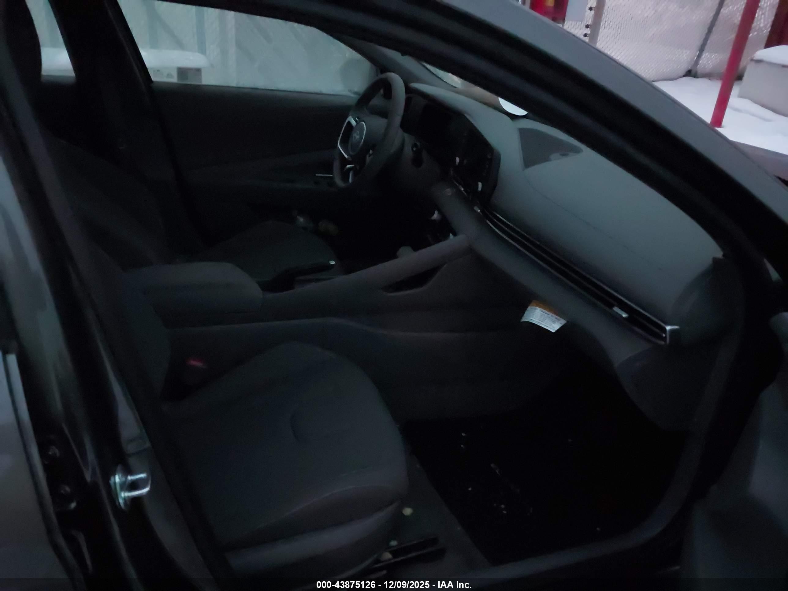 HYUNDAI ELANTRA image 5