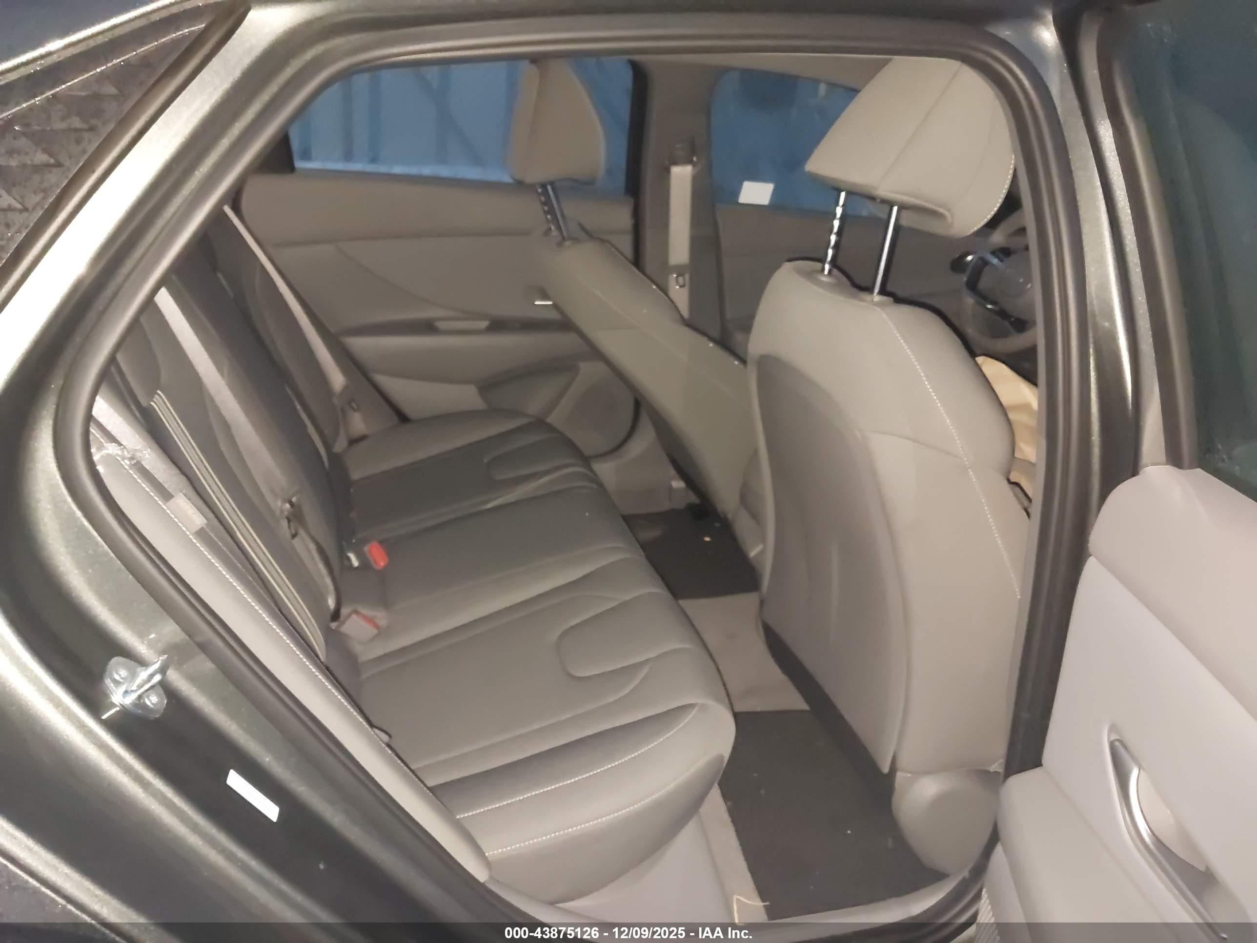 HYUNDAI ELANTRA image 8