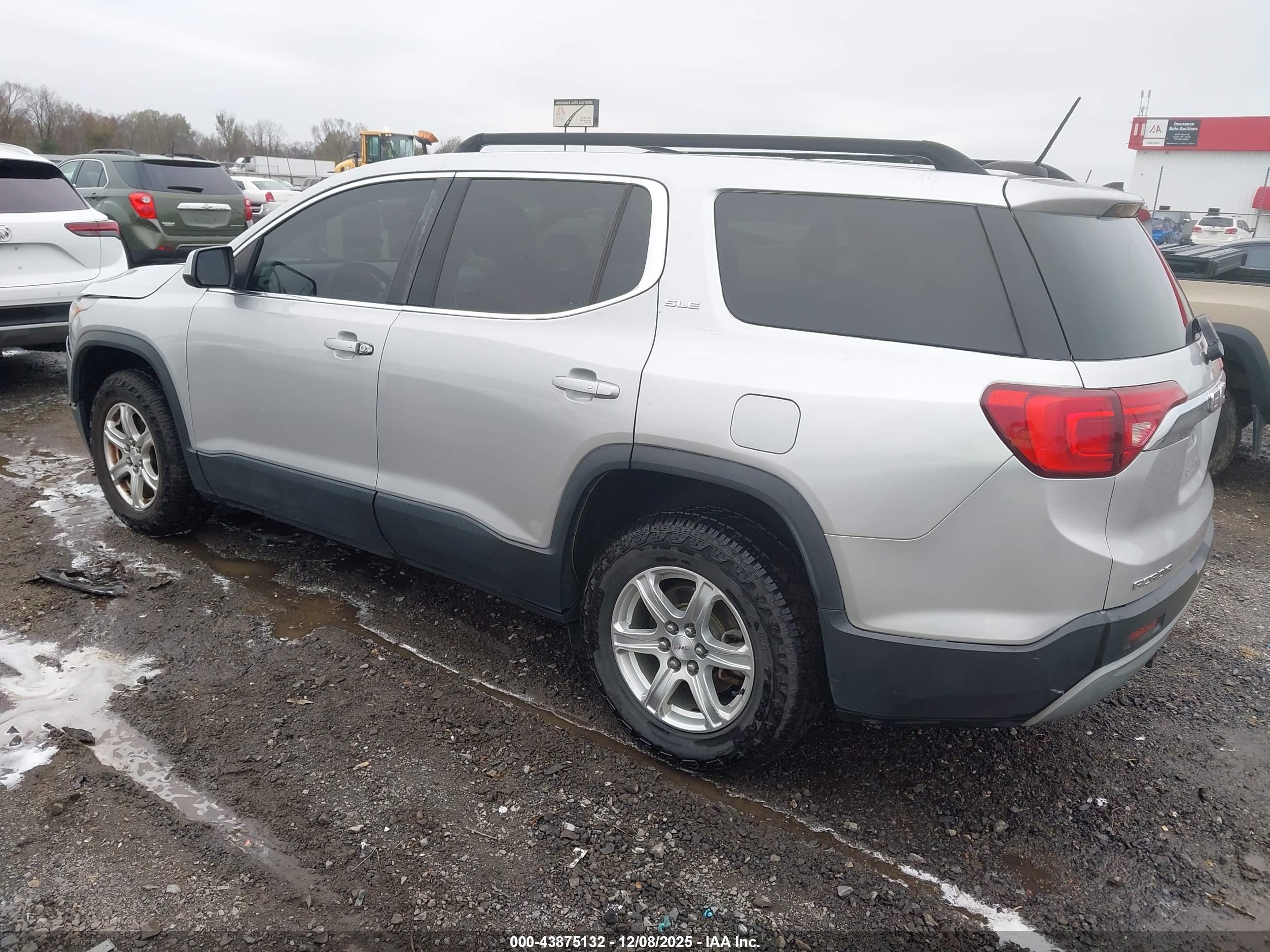 GMC ACADIA image 3