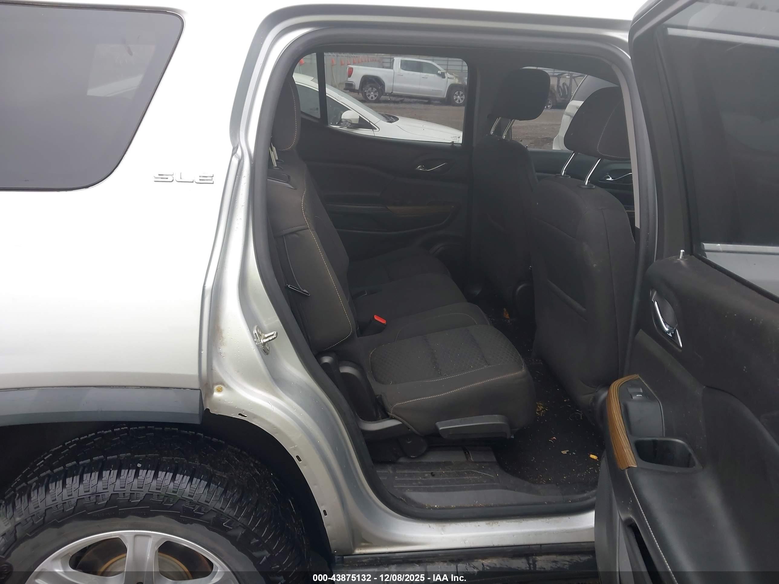 GMC ACADIA image 8