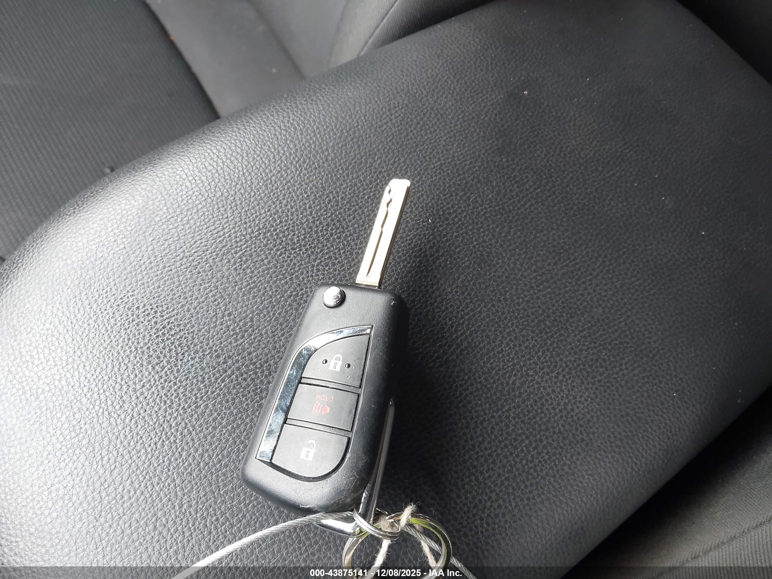 TOYOTA RAV4 image 11
