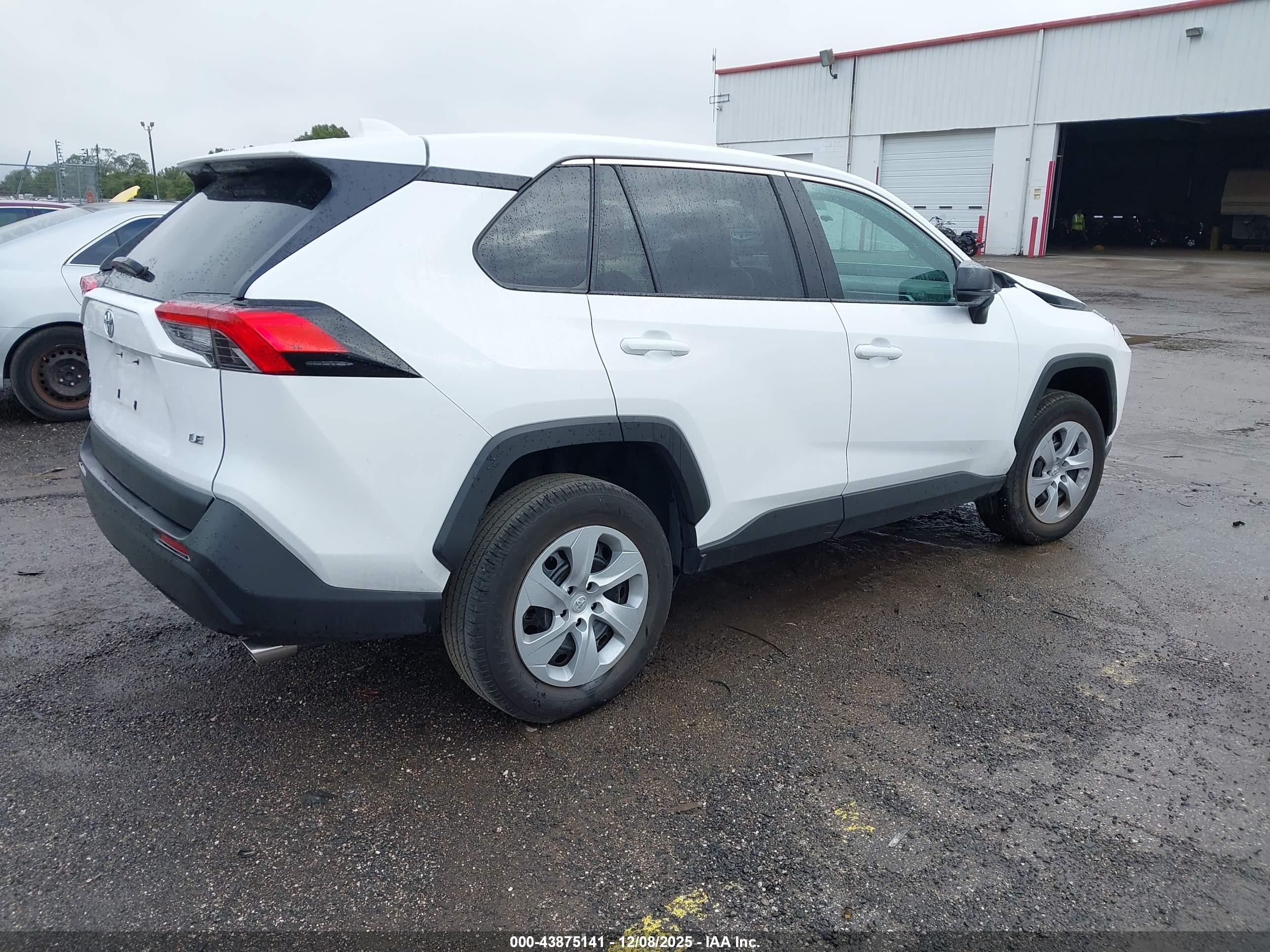 TOYOTA RAV4 image 4