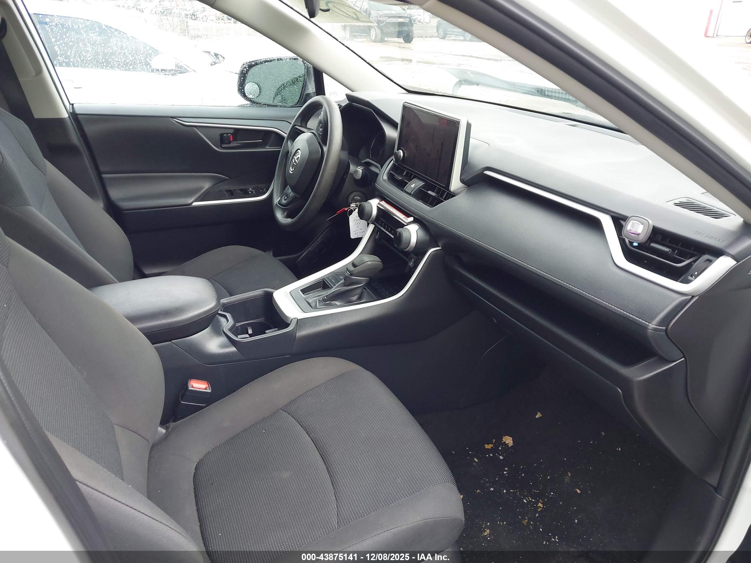 TOYOTA RAV4 image 5