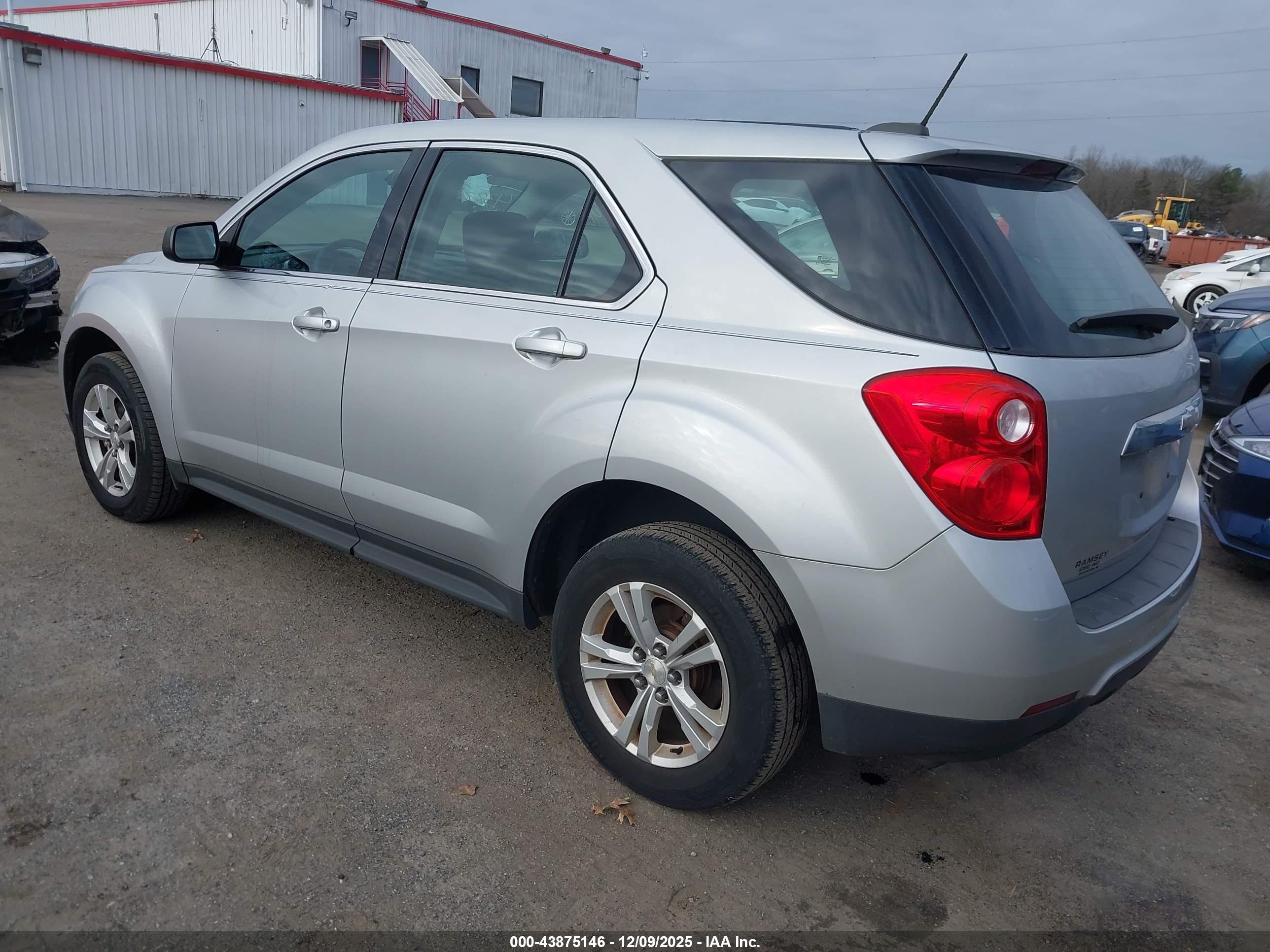 CHEVROLET EQUINOX image 3