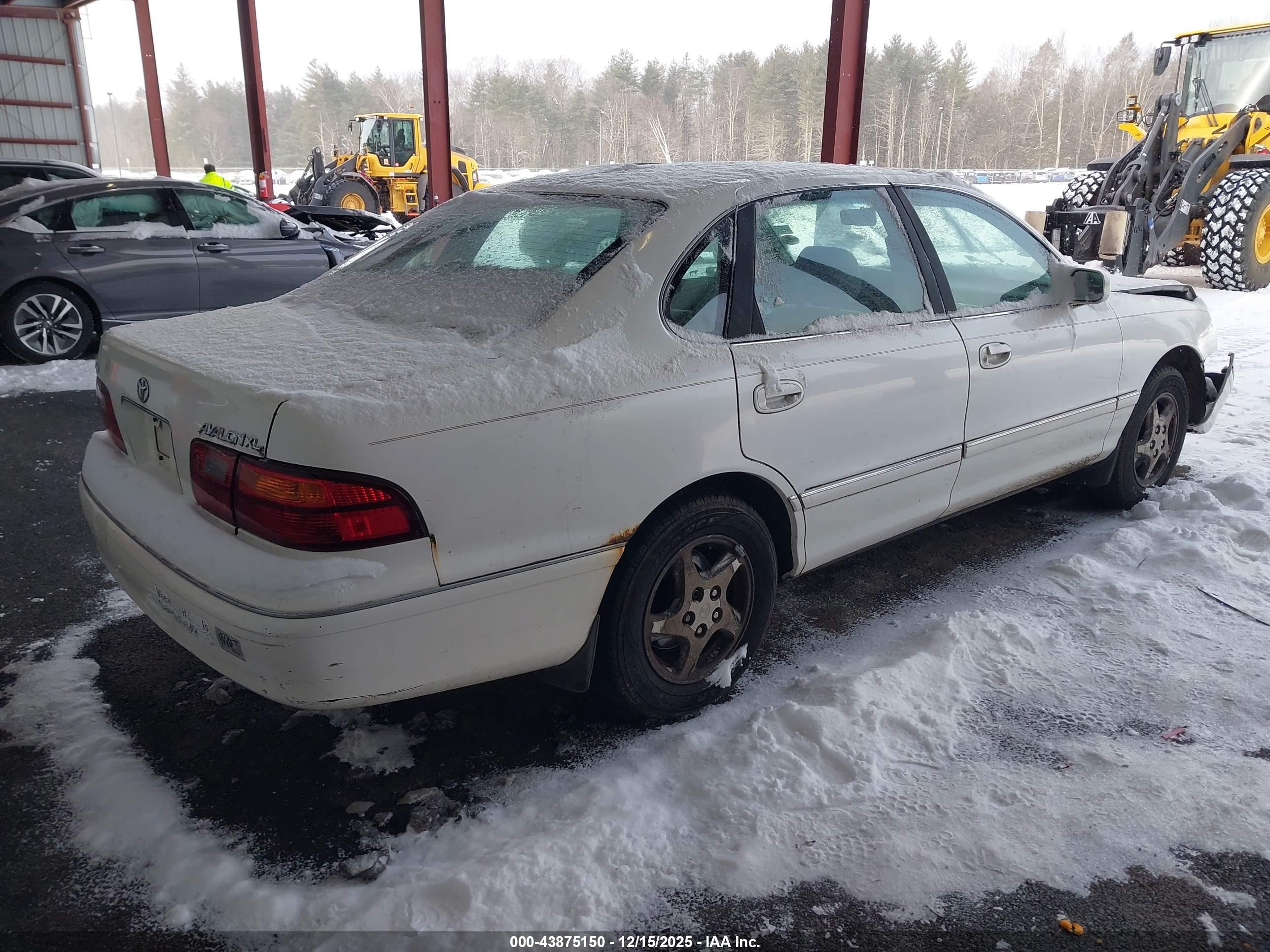 TOYOTA AVALON image 4