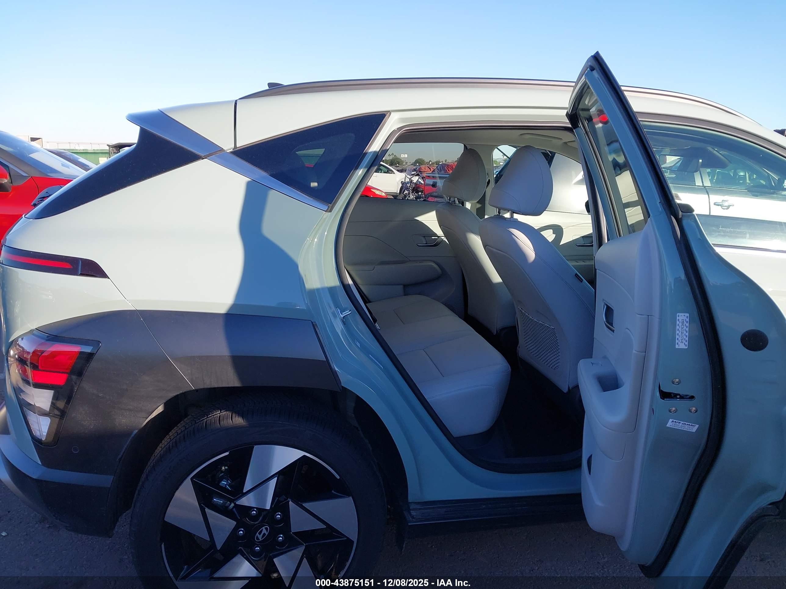 HYUNDAI KONA image 8