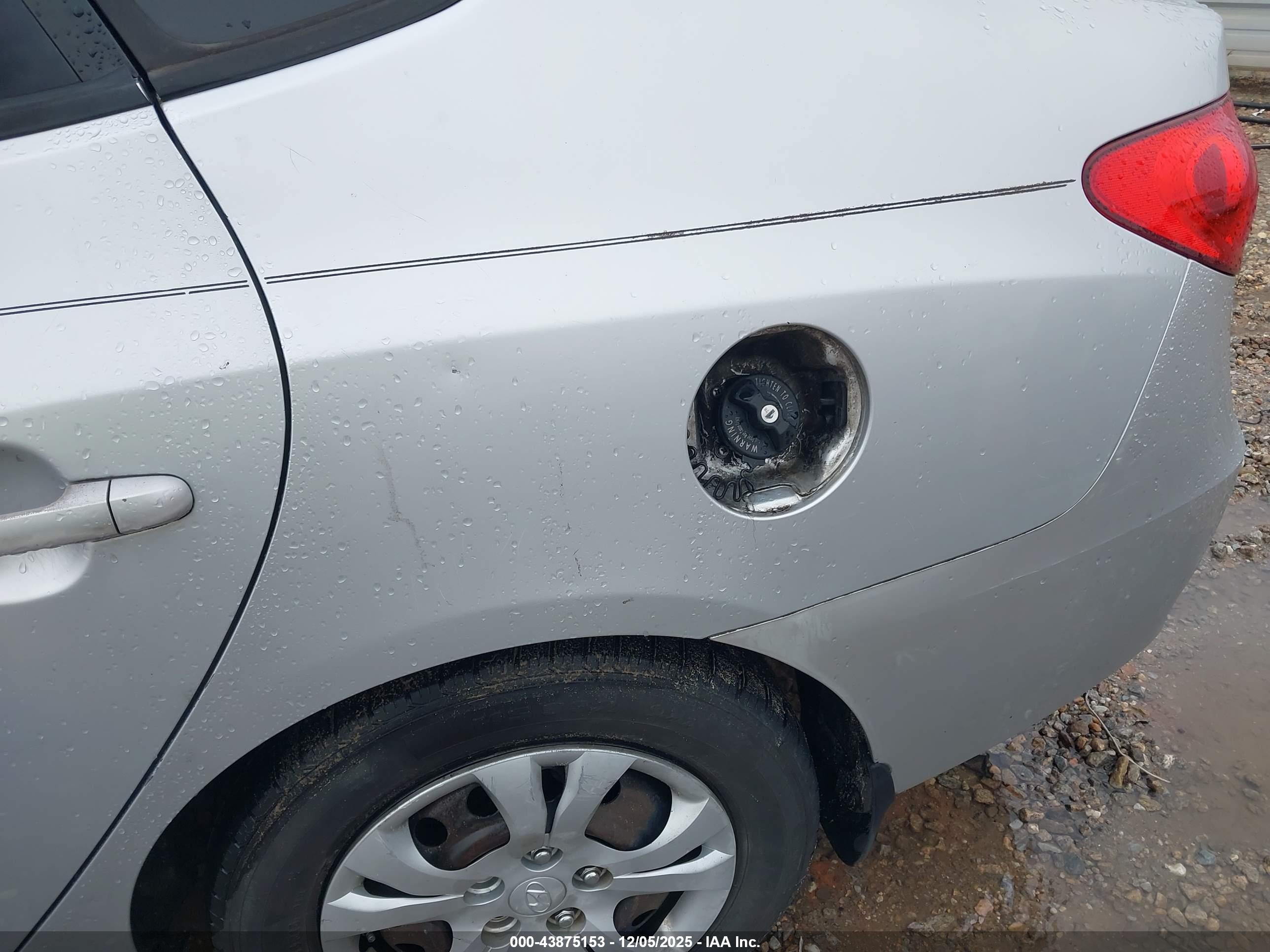 HYUNDAI ELANTRA image 6