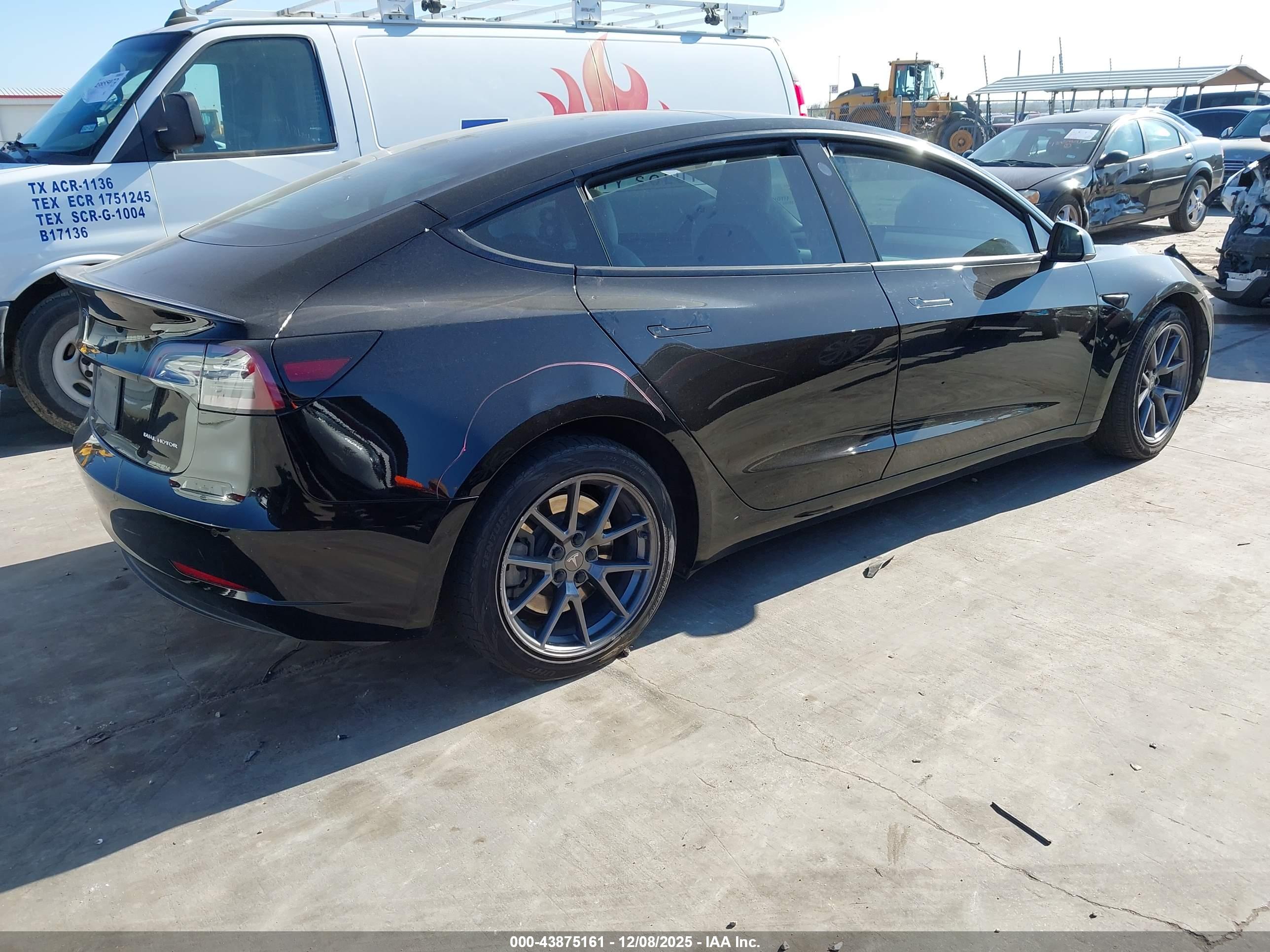 TESLA MODEL image 4