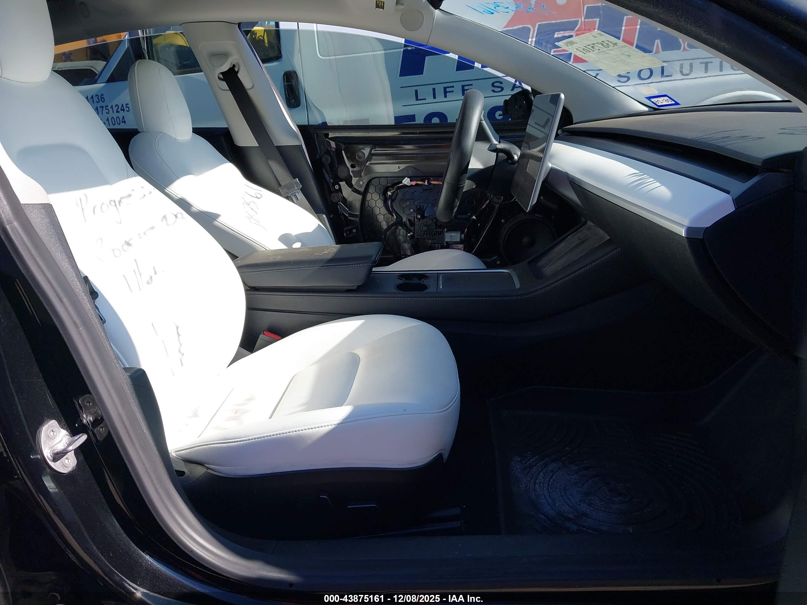 TESLA MODEL image 5