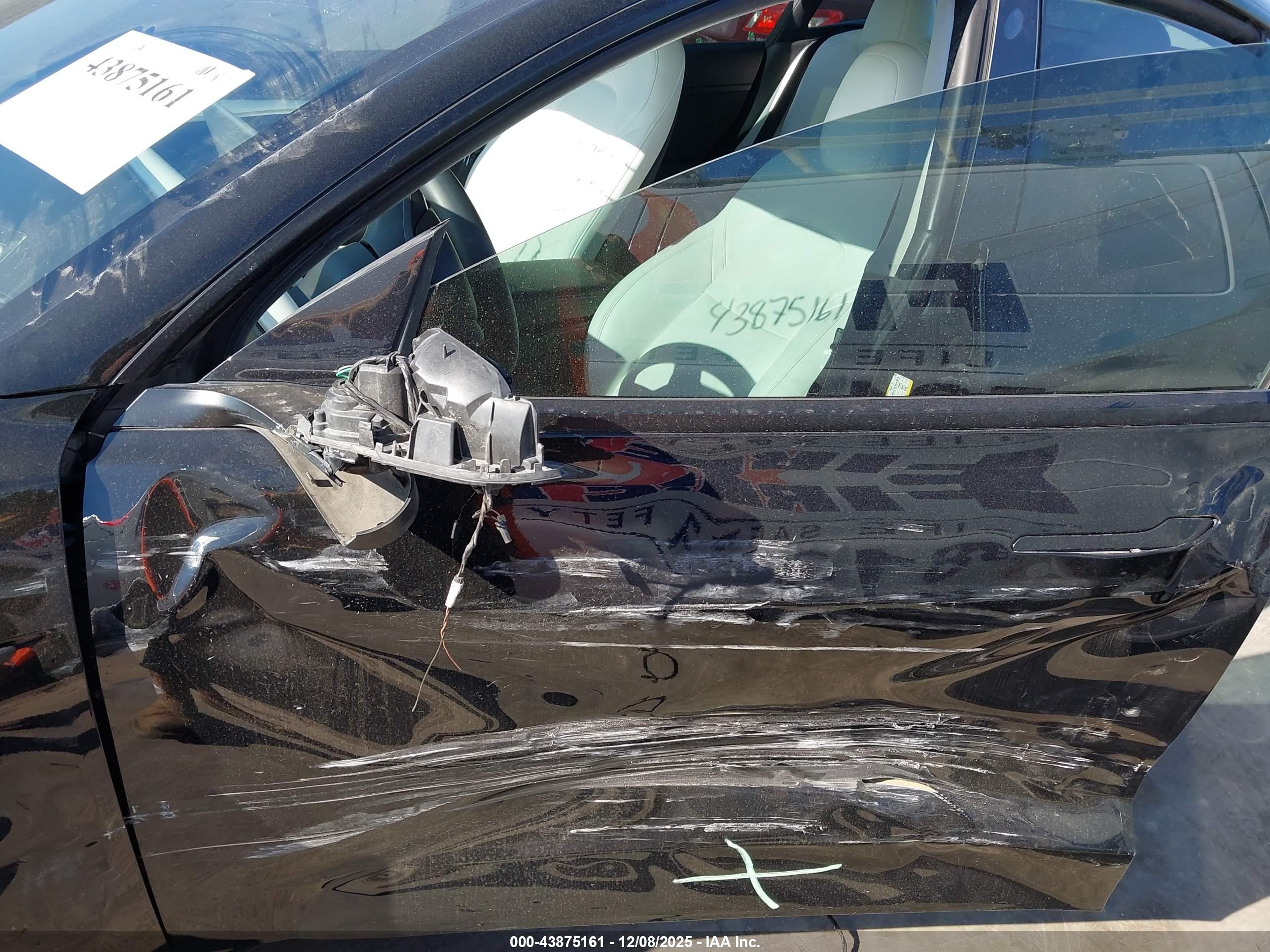 TESLA MODEL image 6