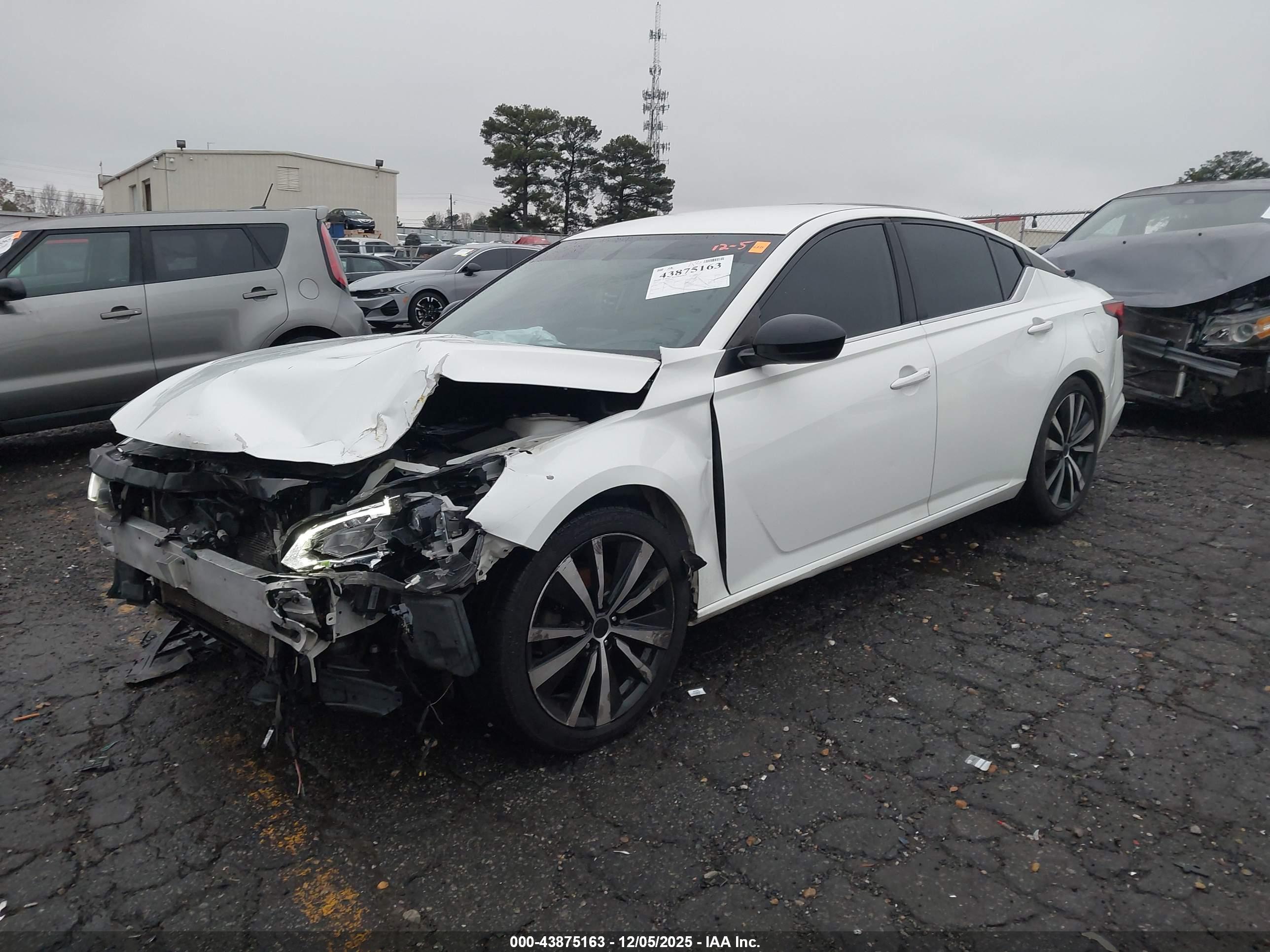 NISSAN ALTIMA image 2